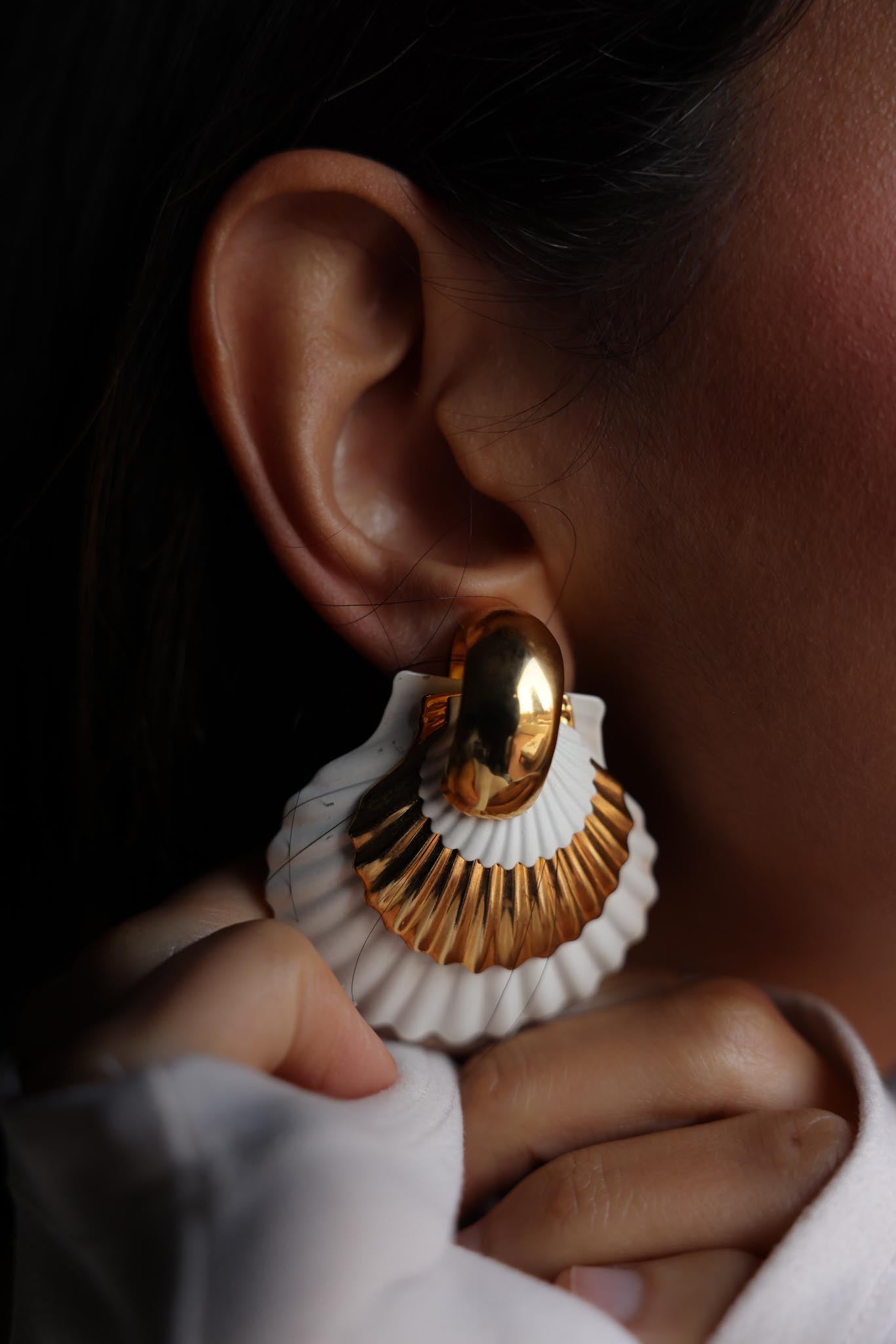 Golden Shell Cascade Earrings|Vintage Baazaar 