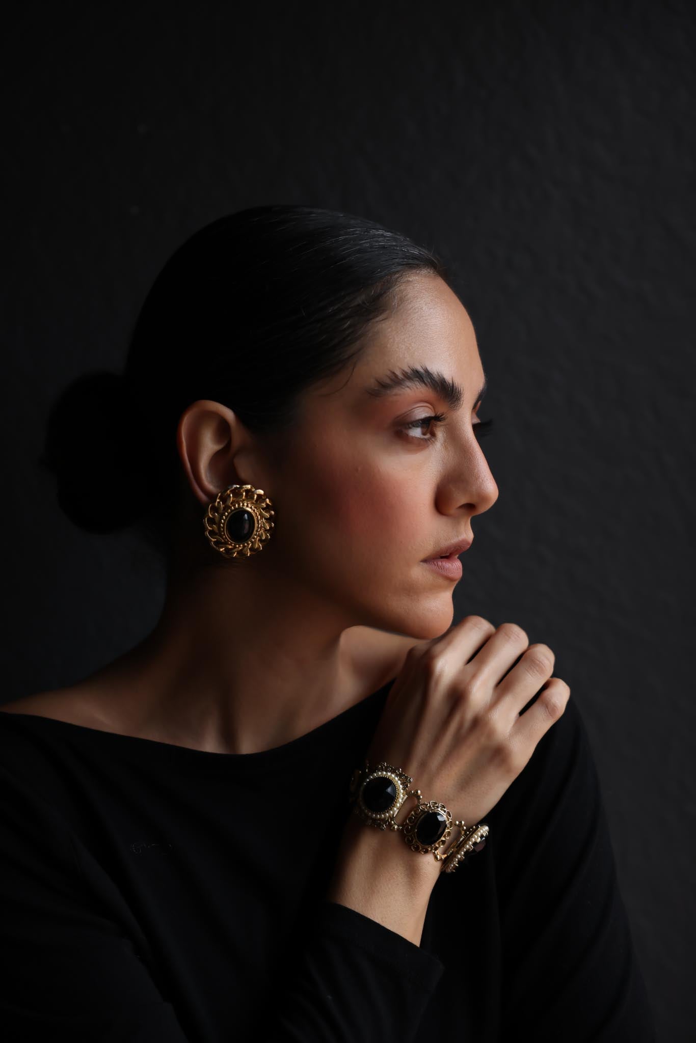 Gold-Plated Antique Bracelet with Glass and Faux Pearls|Vintage Baazaar 
