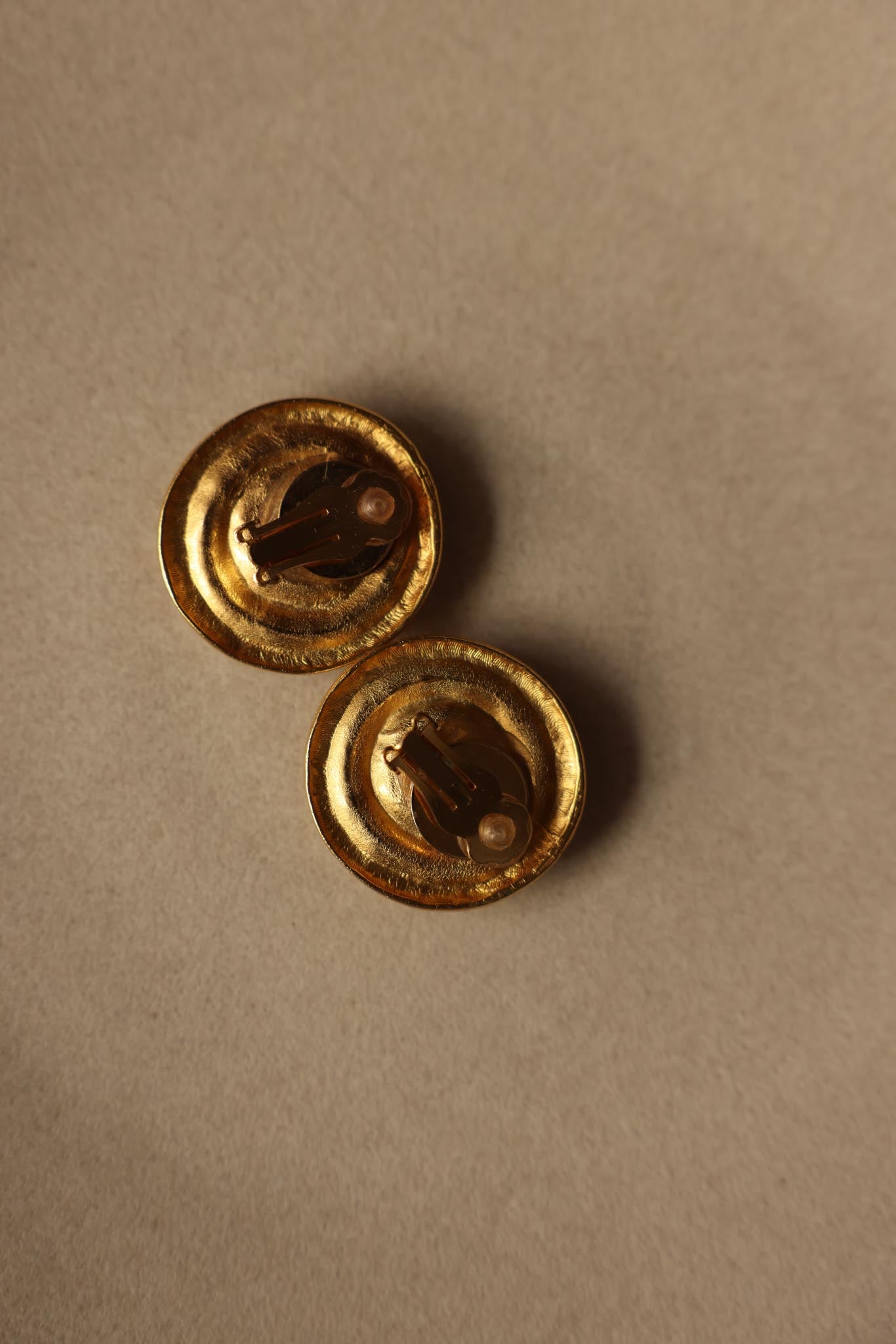Brushed Gold Leopard Clip-On Earrings|Vintage Baazaar 