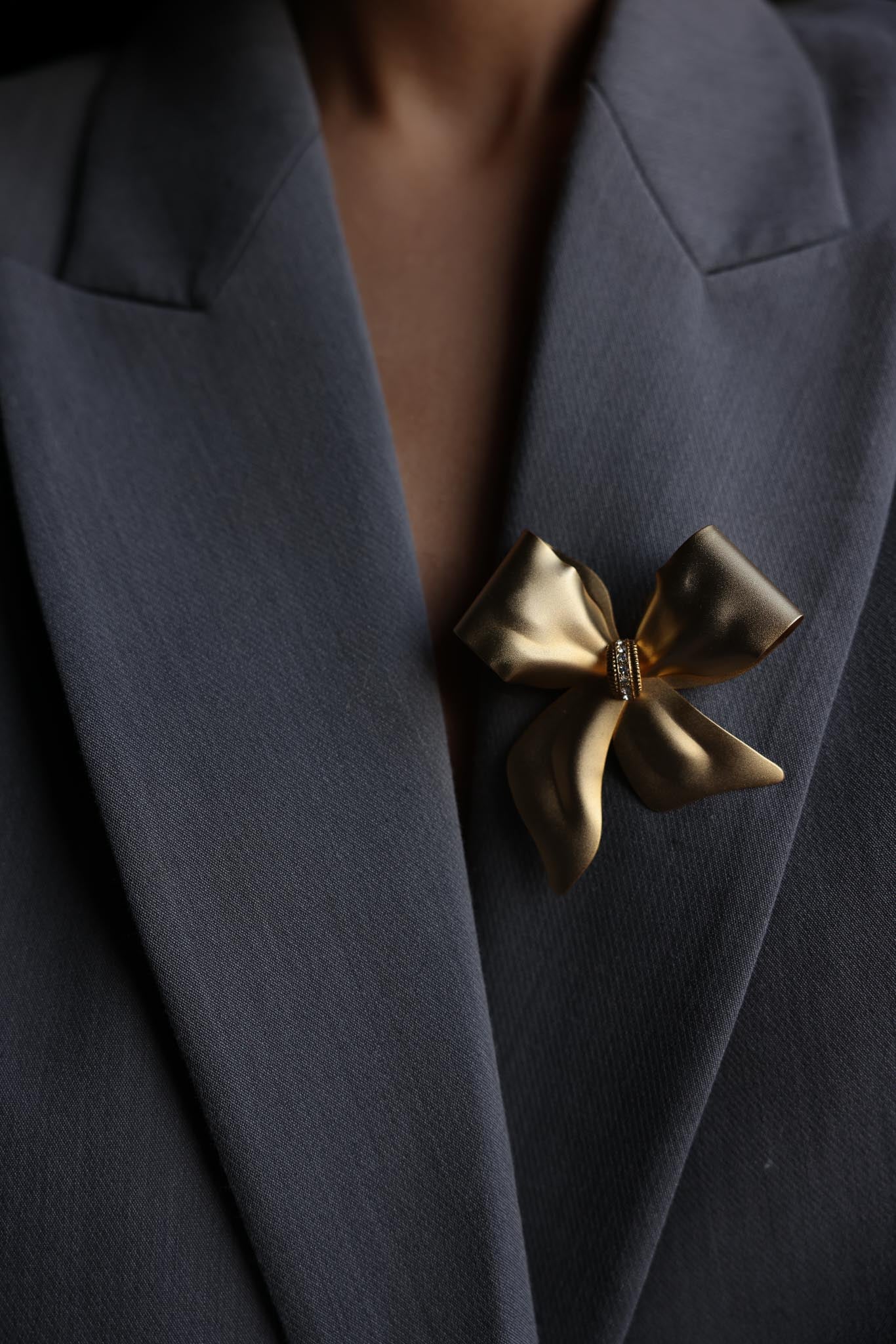 Golden Bow Brooch|Vintage Baazaar 
