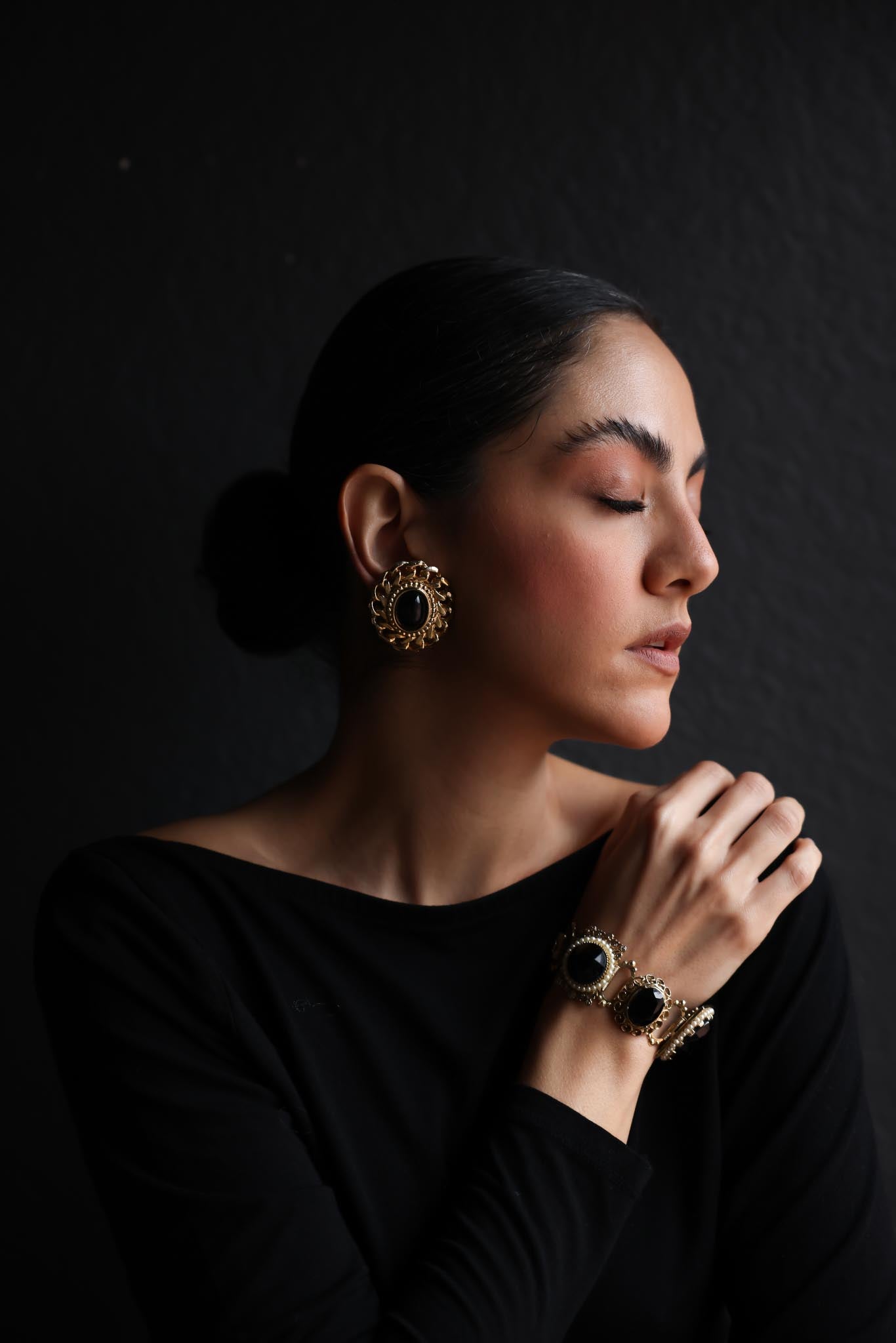 Chain Link Clip-On Earrings with Black Cabochons|Vintage Baazaar 