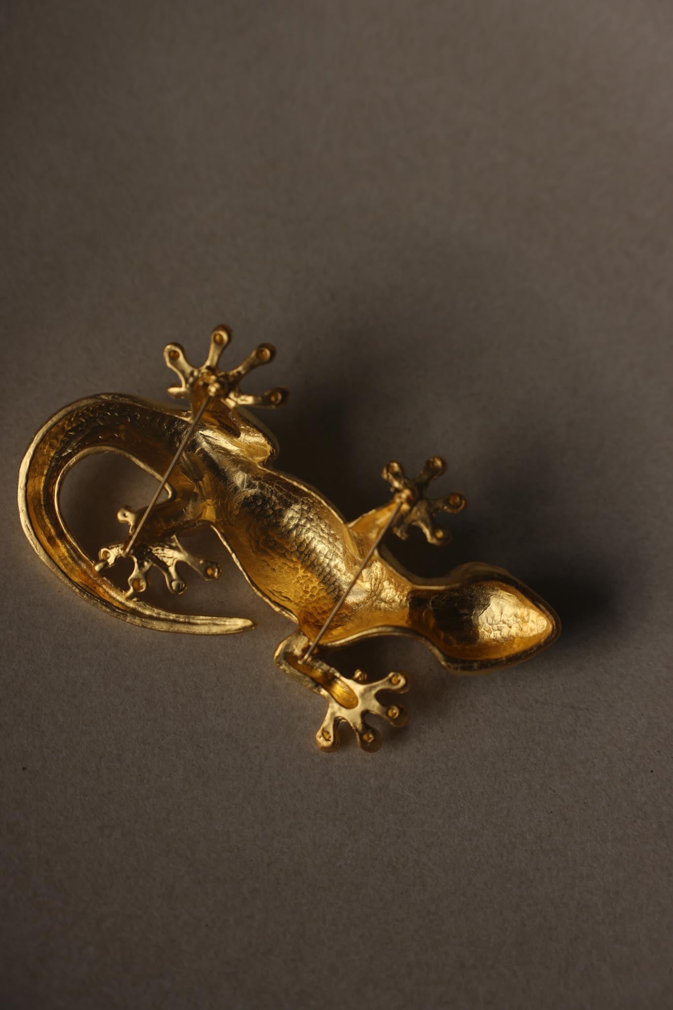 Oversized Textured Gold Tone Lizard Brooch with Black Eyes