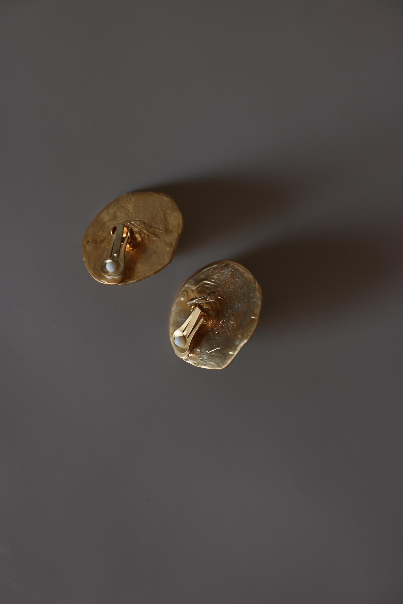 Hammered Gold Tone Black Cabochon Clip-On Earrings