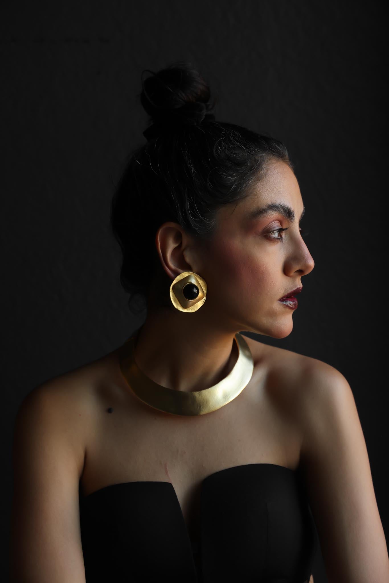 Hammered Gold Tone Black Cabochon Clip-On Earrings