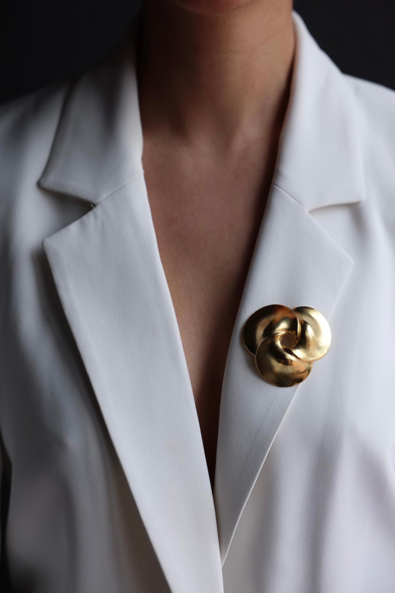 Brushed Gold Bloom Brooch|Vintage Baazaar 