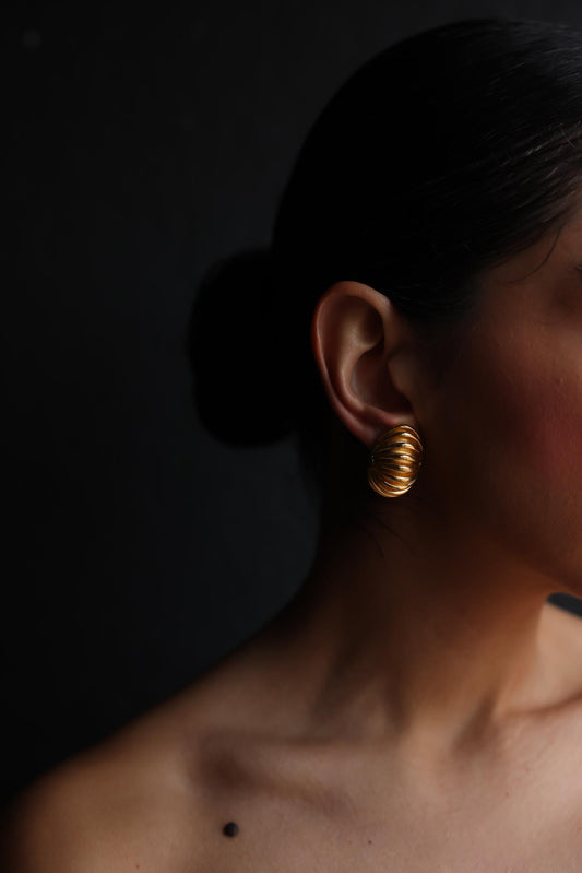 Ribbed Gold Pierced Earrings|Vintage Baazaar 