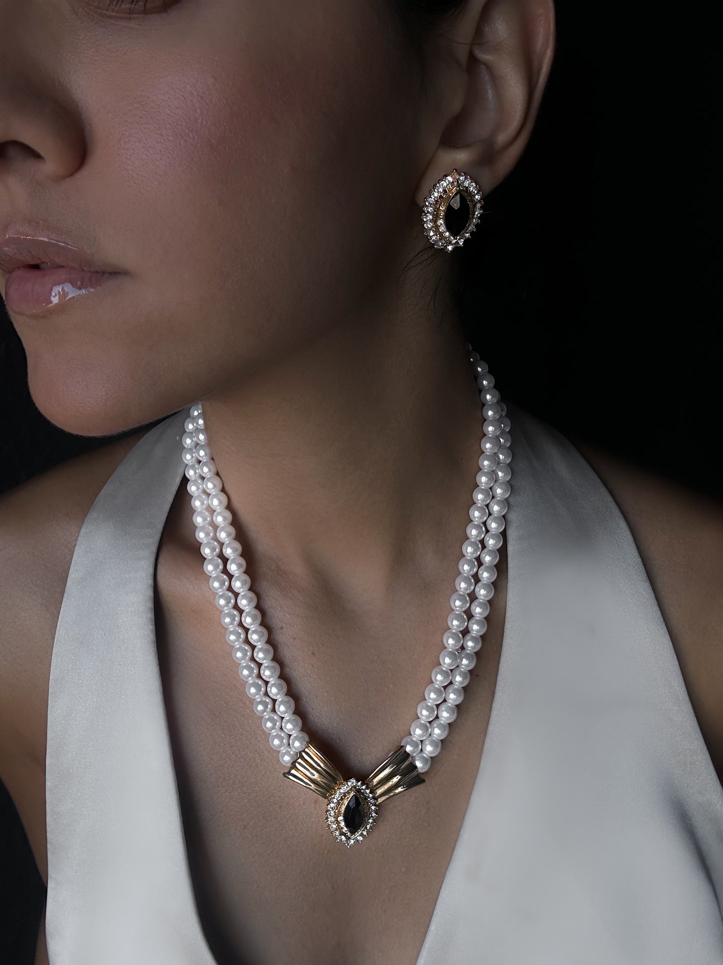 Golden Pearl Elegance Paraset necklace & Earrings|Vintage Baazaar 