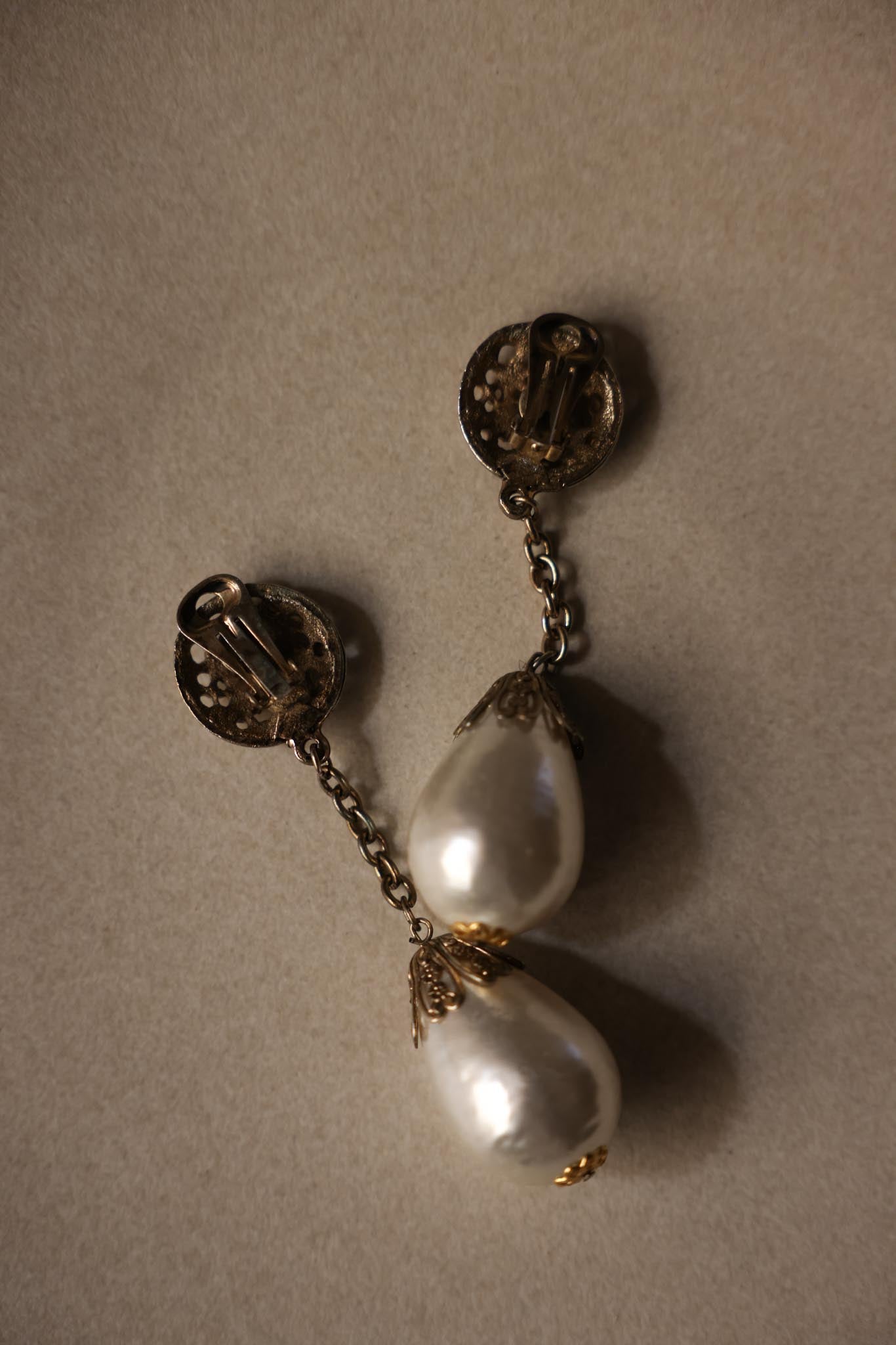 Baroque Pearl Drop Clip-On Earrings|Vintage Baazaar 