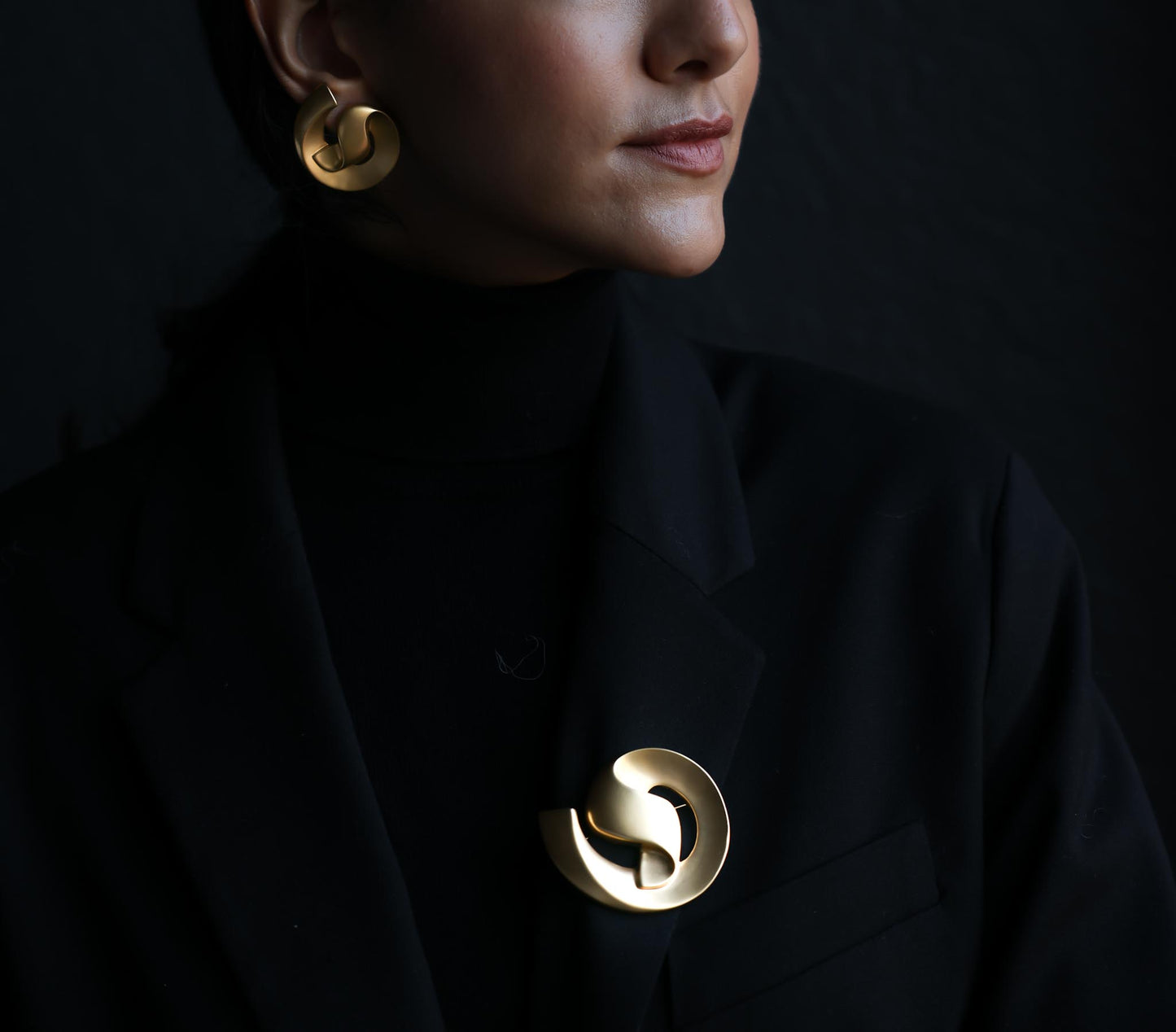 Curved Gold Wave Brooch & Earrings|Vintage Baazaar 