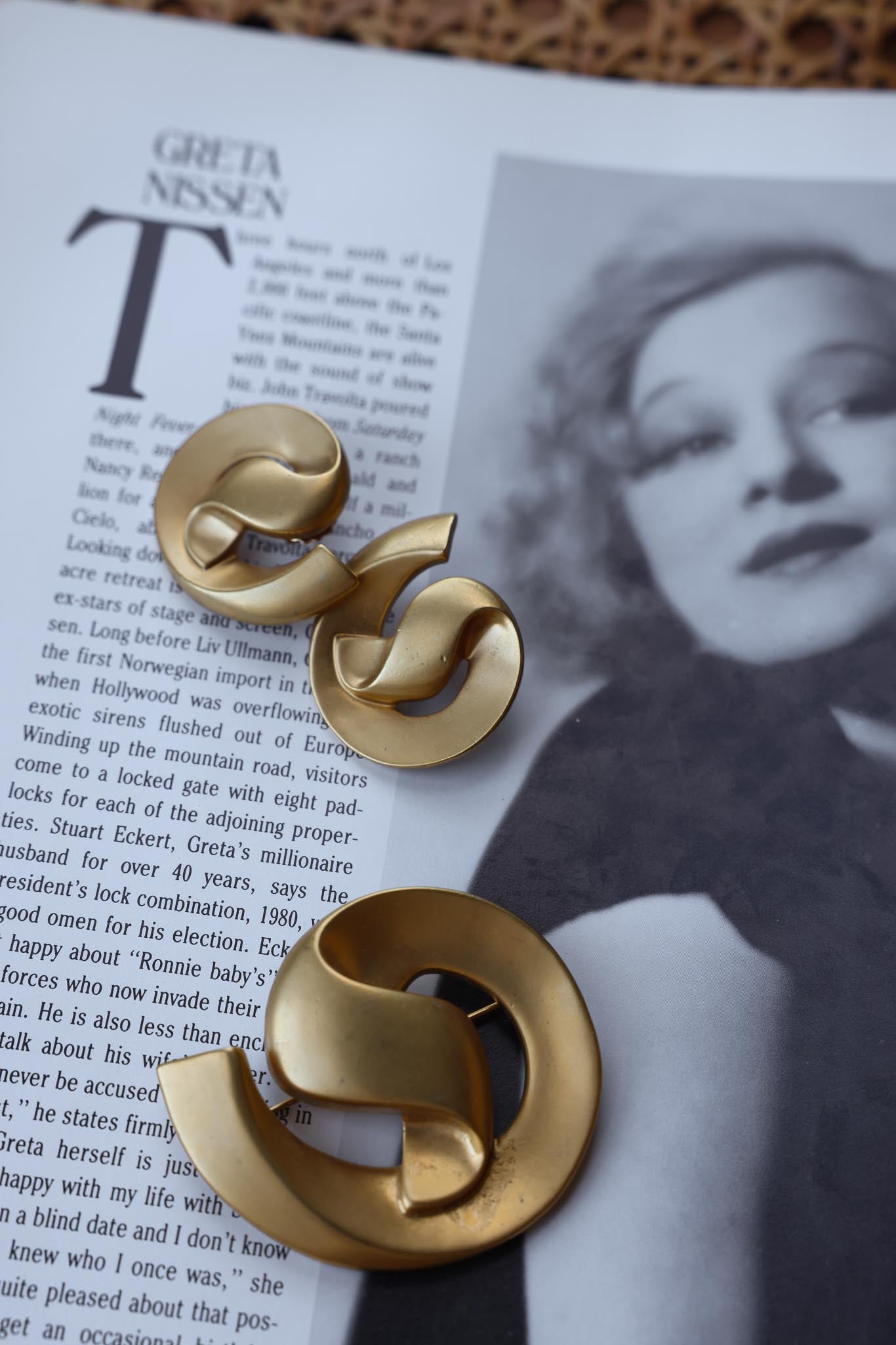 Curved Gold Wave Brooch & Earrings|Vintage Baazaar 