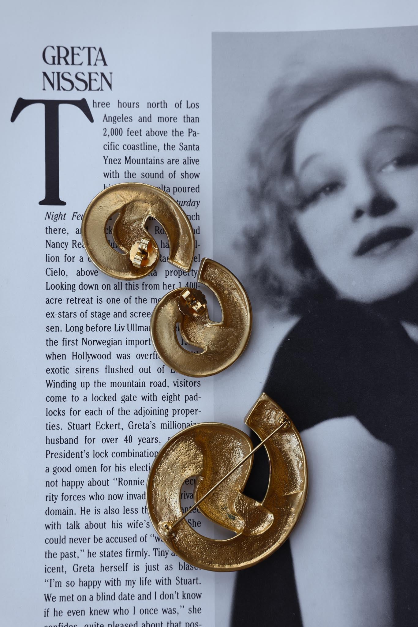 Curved Gold Wave Brooch & Earrings|Vintage Baazaar 