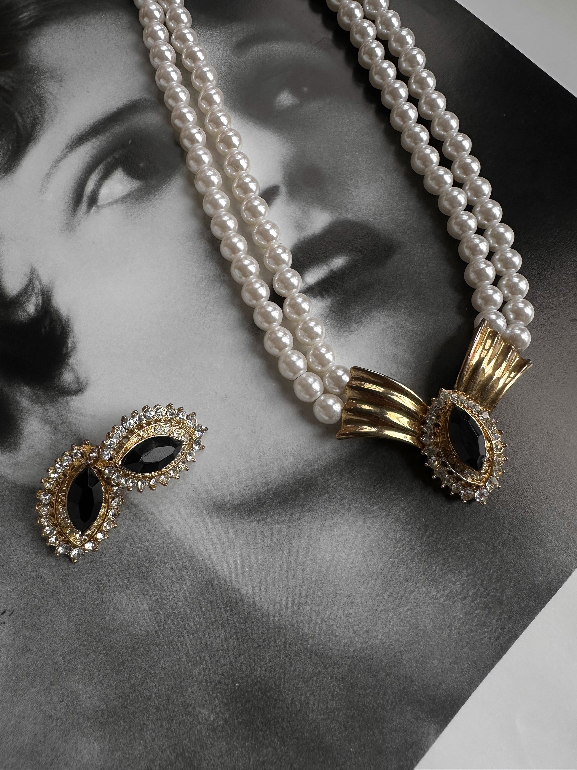 Golden Pearl Elegance Paraset necklace & Earrings|Vintage Baazaar 