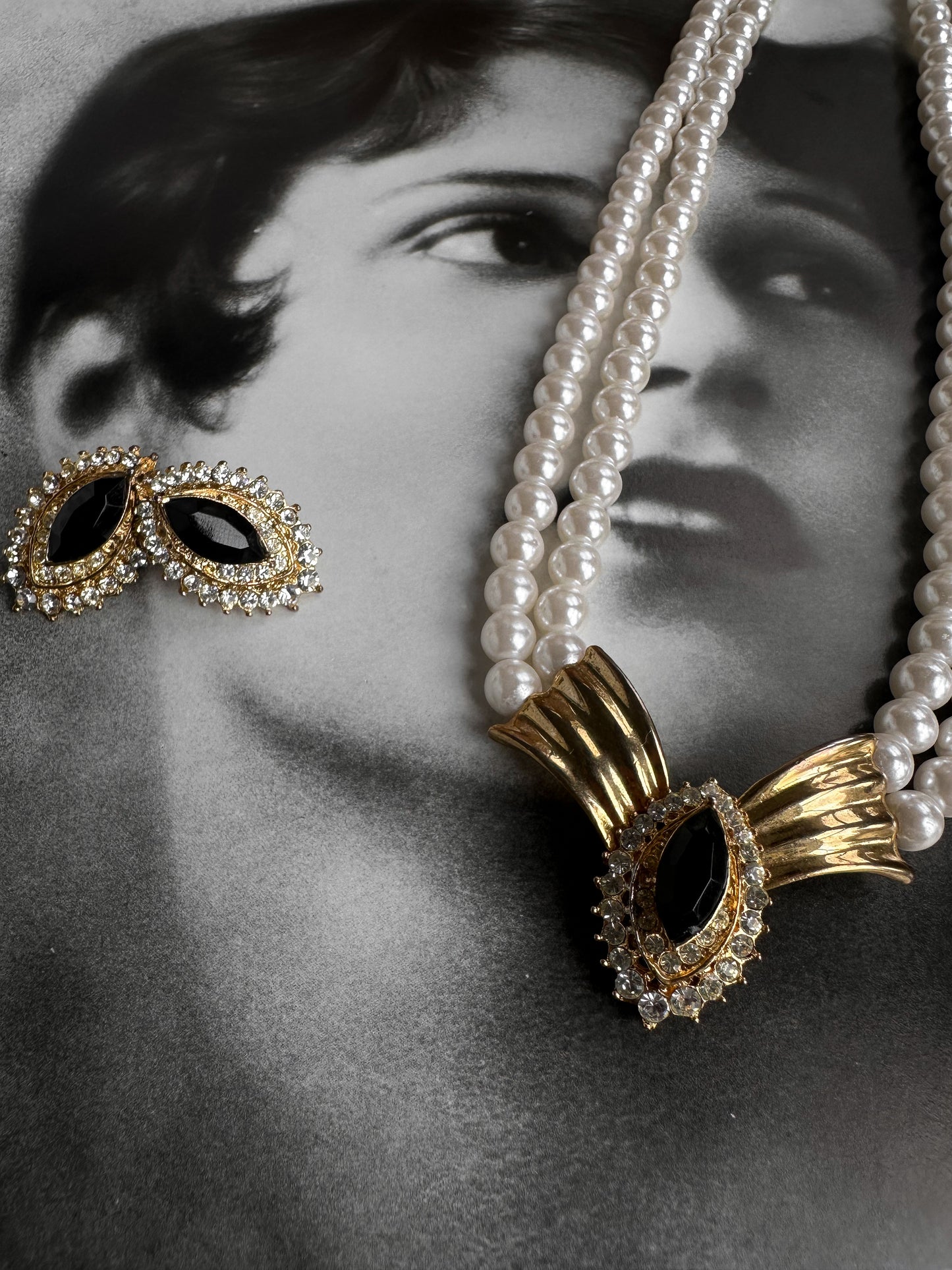 Golden Pearl Elegance Paraset necklace & Earrings|Vintage Baazaar 