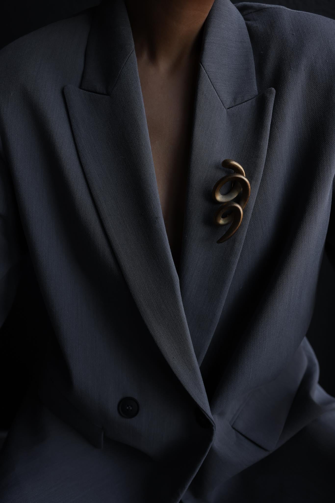 Gold tone Brooch|Vintage Baazaar 