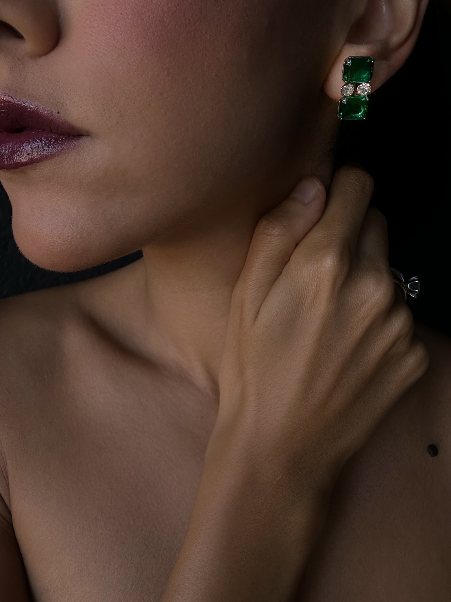 Emerald Splendor Screwback Earrings|Vintage Baazaar 