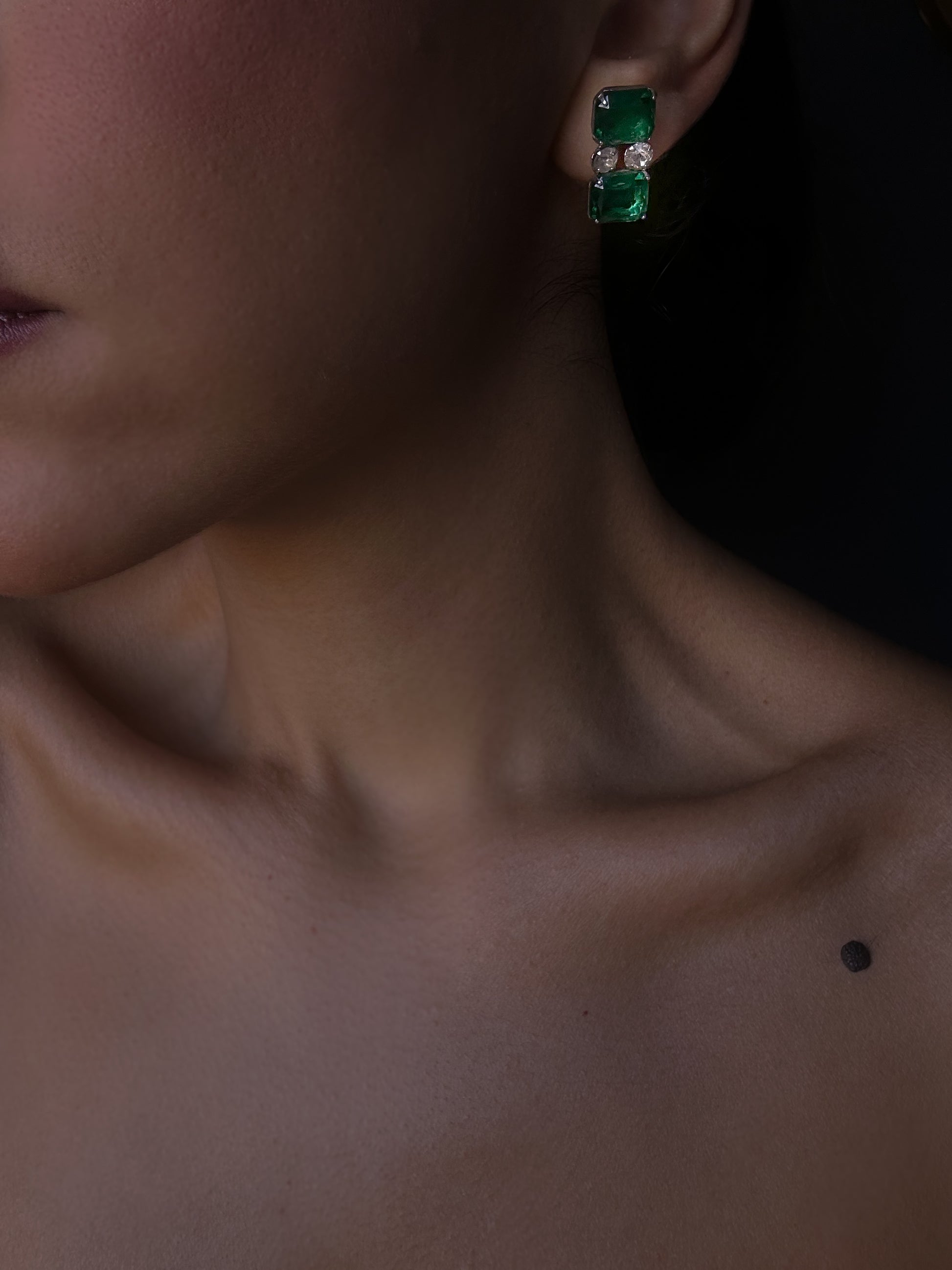 Emerald Splendor Screwback Earrings|Vintage Baazaar 