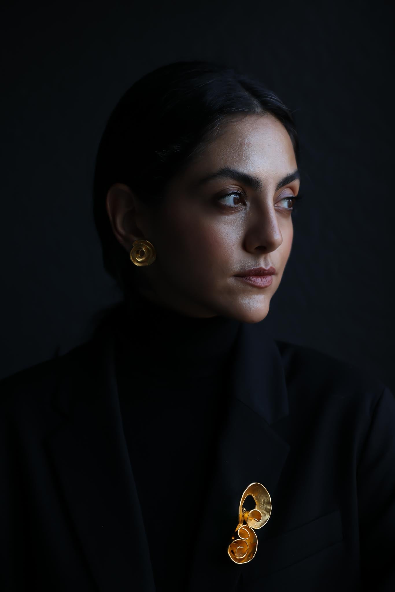 Gold Tone Casual Corner Earrings|Vintage Baazaar 