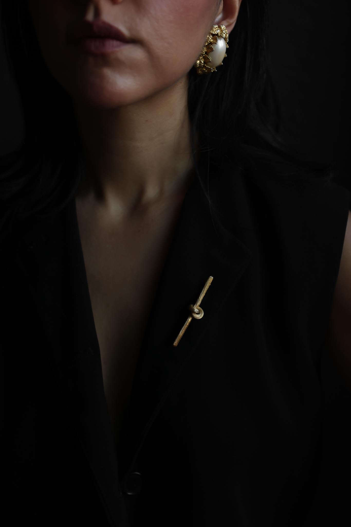 Trifari Gold Tonę Knot Bar Brooch