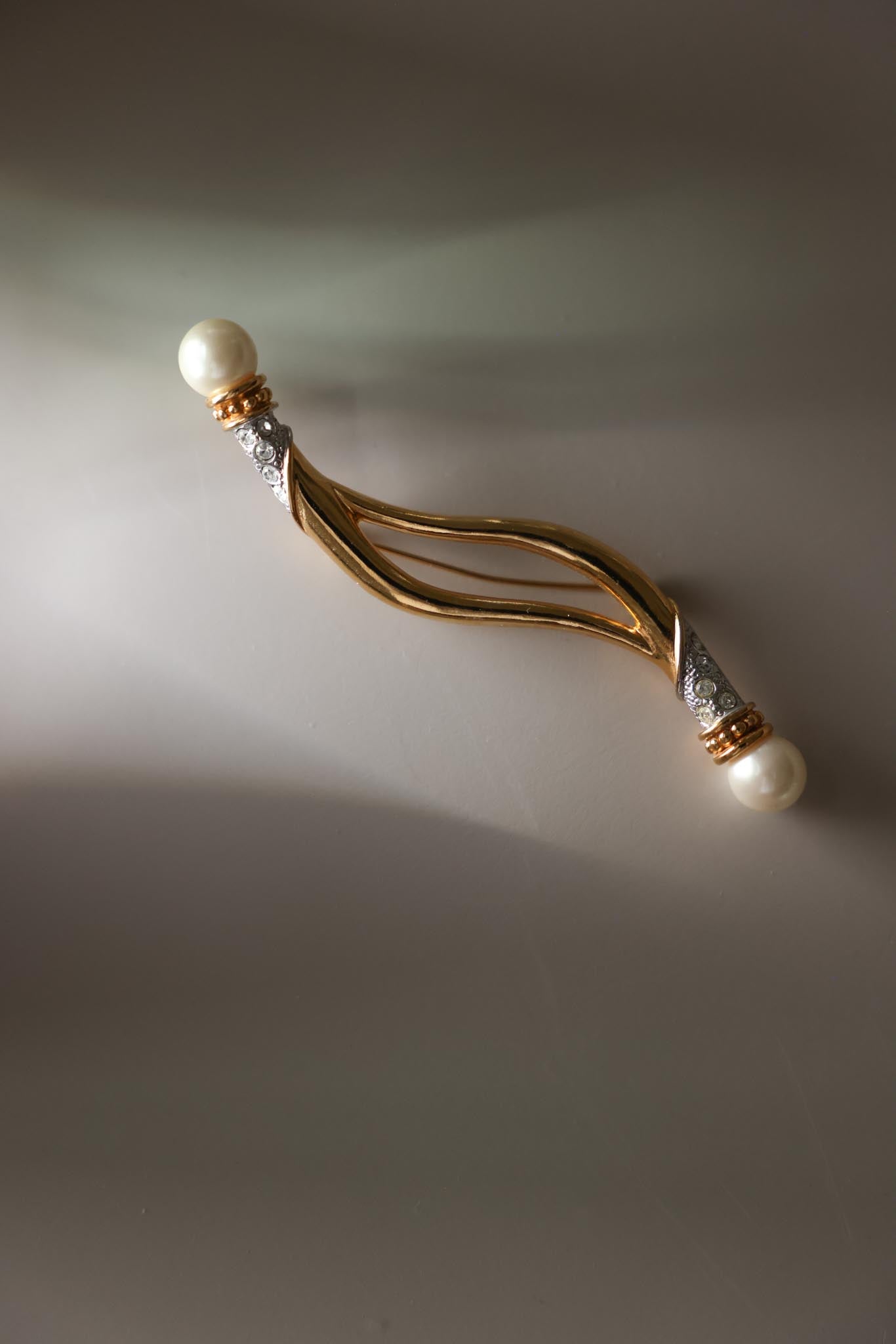 Gold Tone Faux Pearl And Rhinestone Brooch