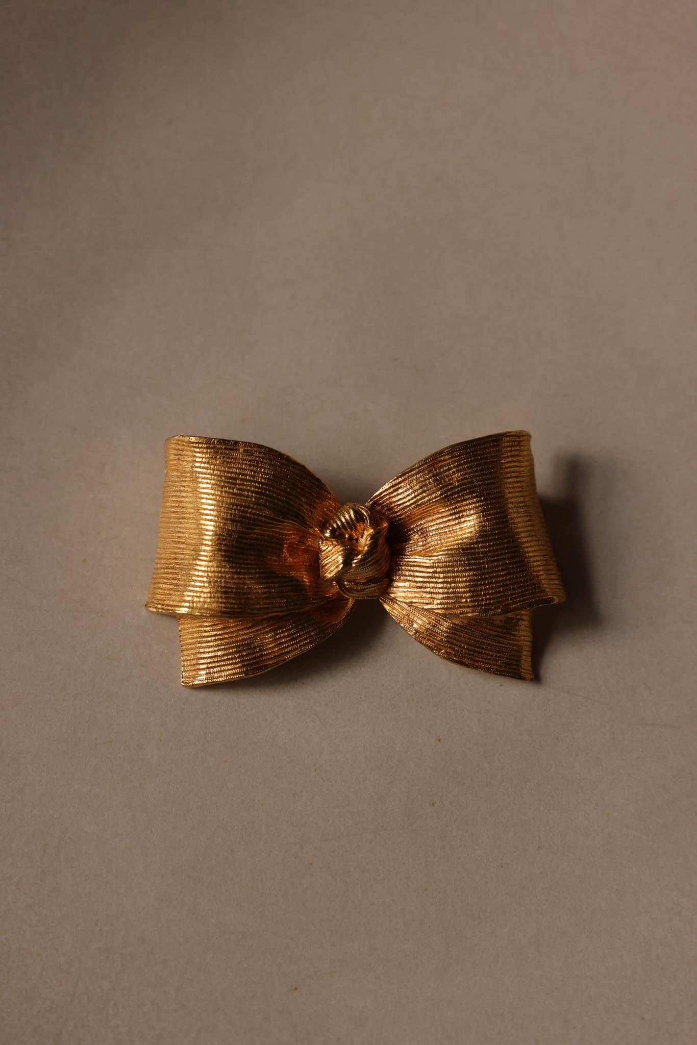 Gold-Toned Bow Brooch|Vintage Baazaar 
