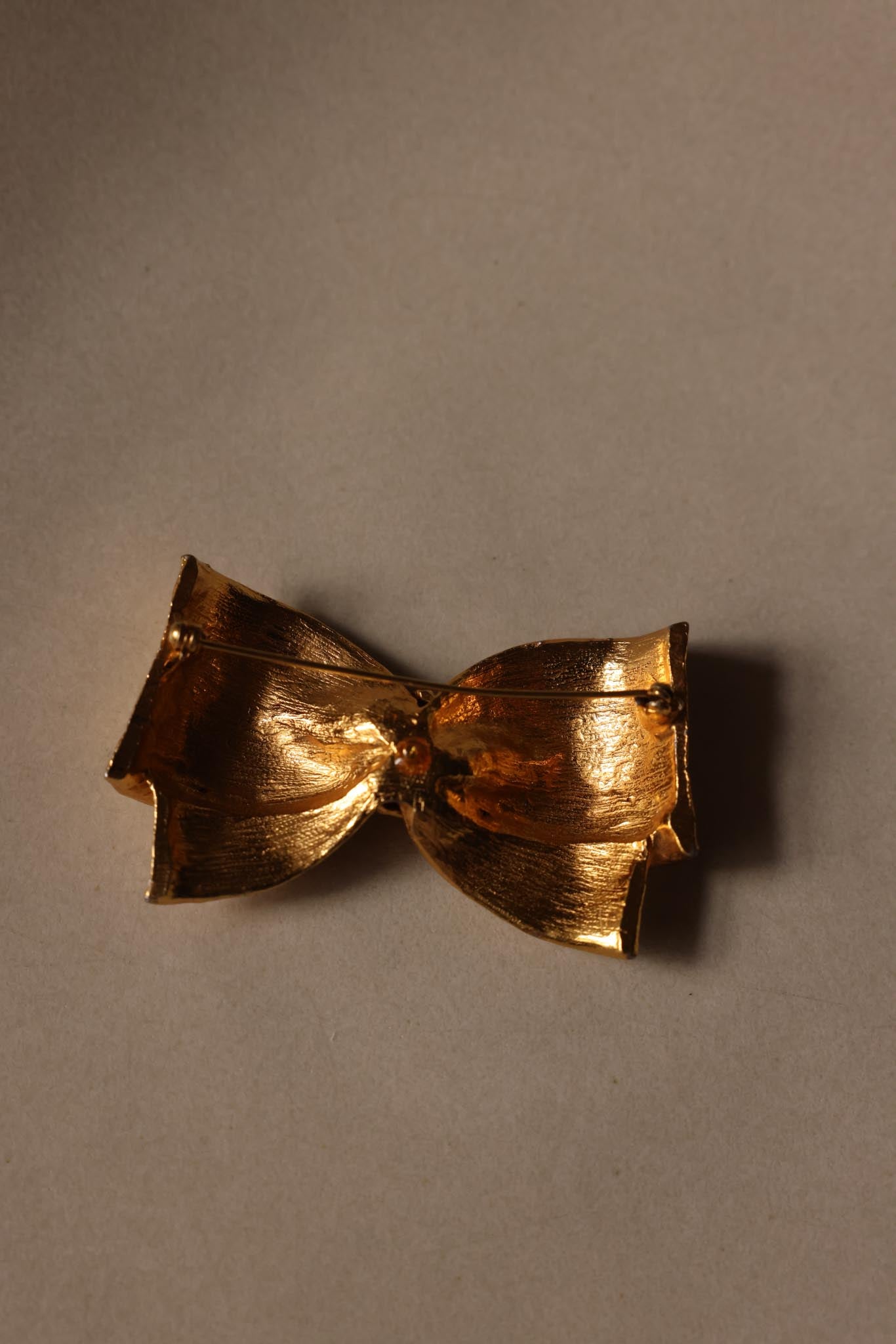 Gold-Toned Bow Brooch|Vintage Baazaar 