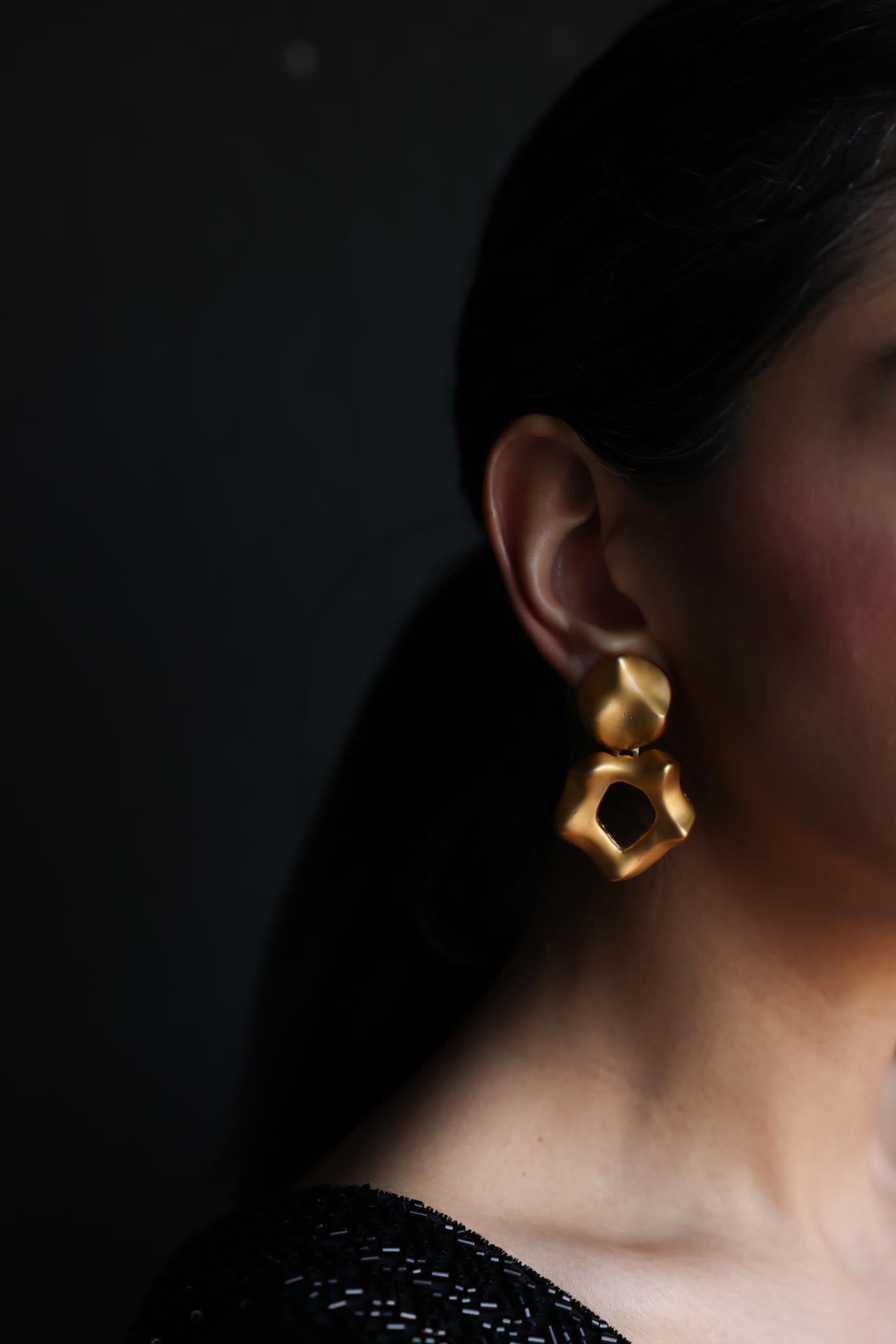 Brushed Gold Sculptural Clip-On Earrings|Vintage Baazaar 