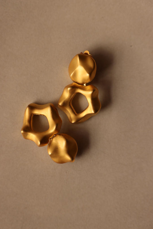 Brushed Gold Sculptural Clip-On Earrings|Vintage Baazaar 