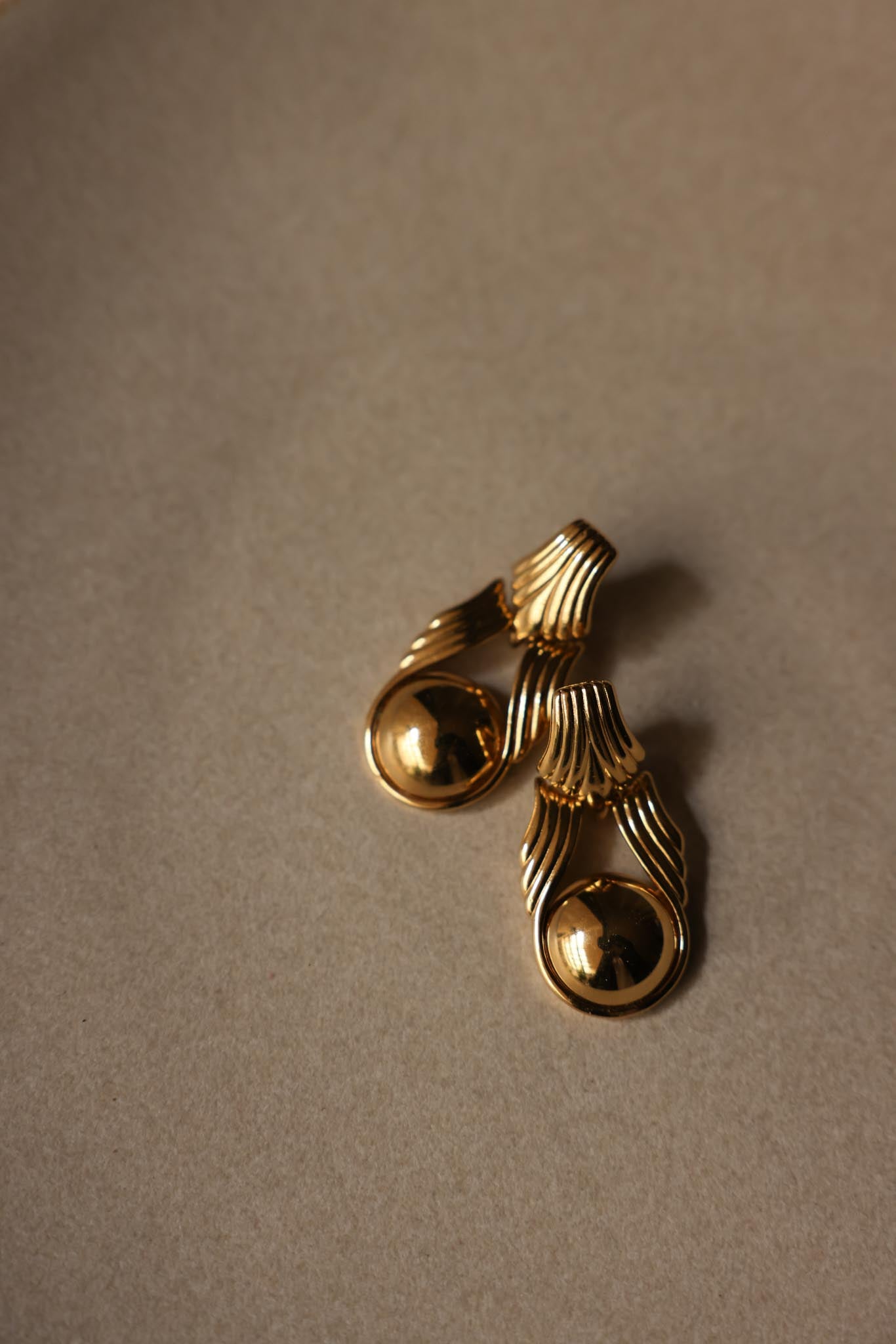 Monet Drop Clip-On Earrings|Vintage Baazaar 