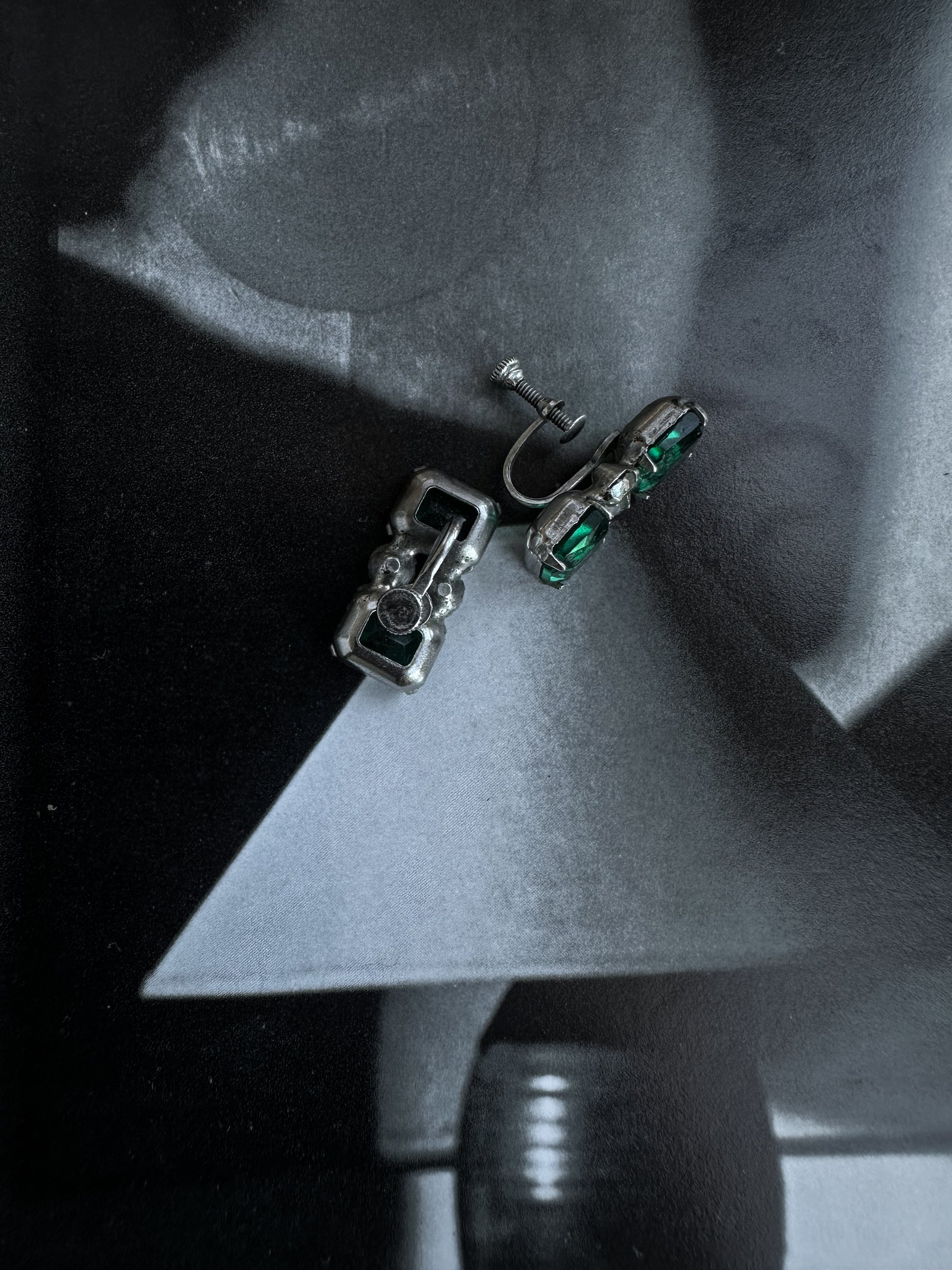 Emerald Splendor Screwback Earrings|Vintage Baazaar 