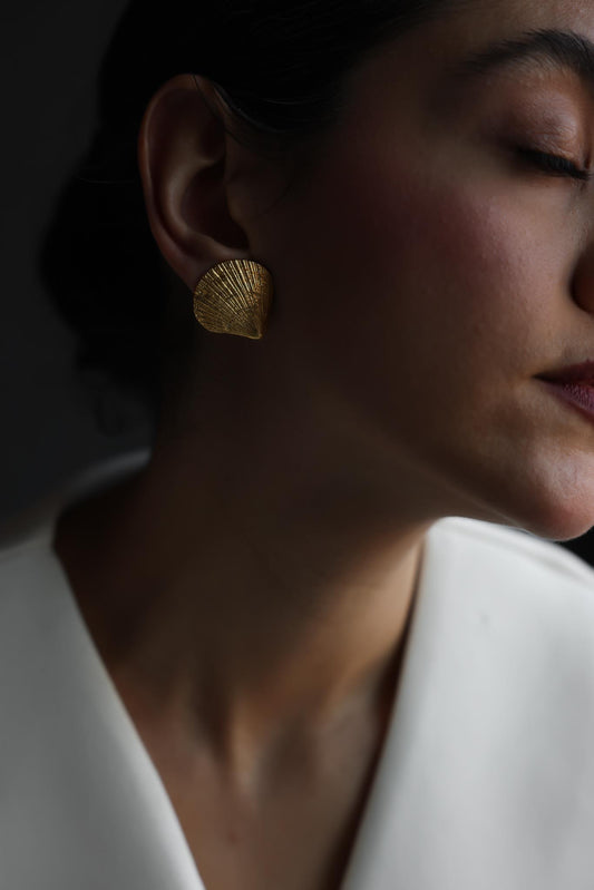 Gold Tone Shell Clip-On Earrings