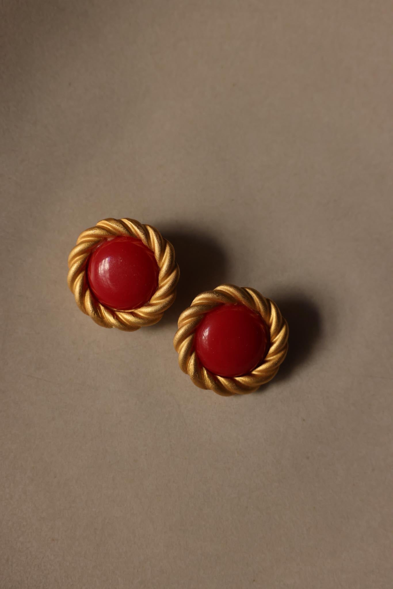 Scarlet Twist Clip-On Earrings|Vintage Baazaar 