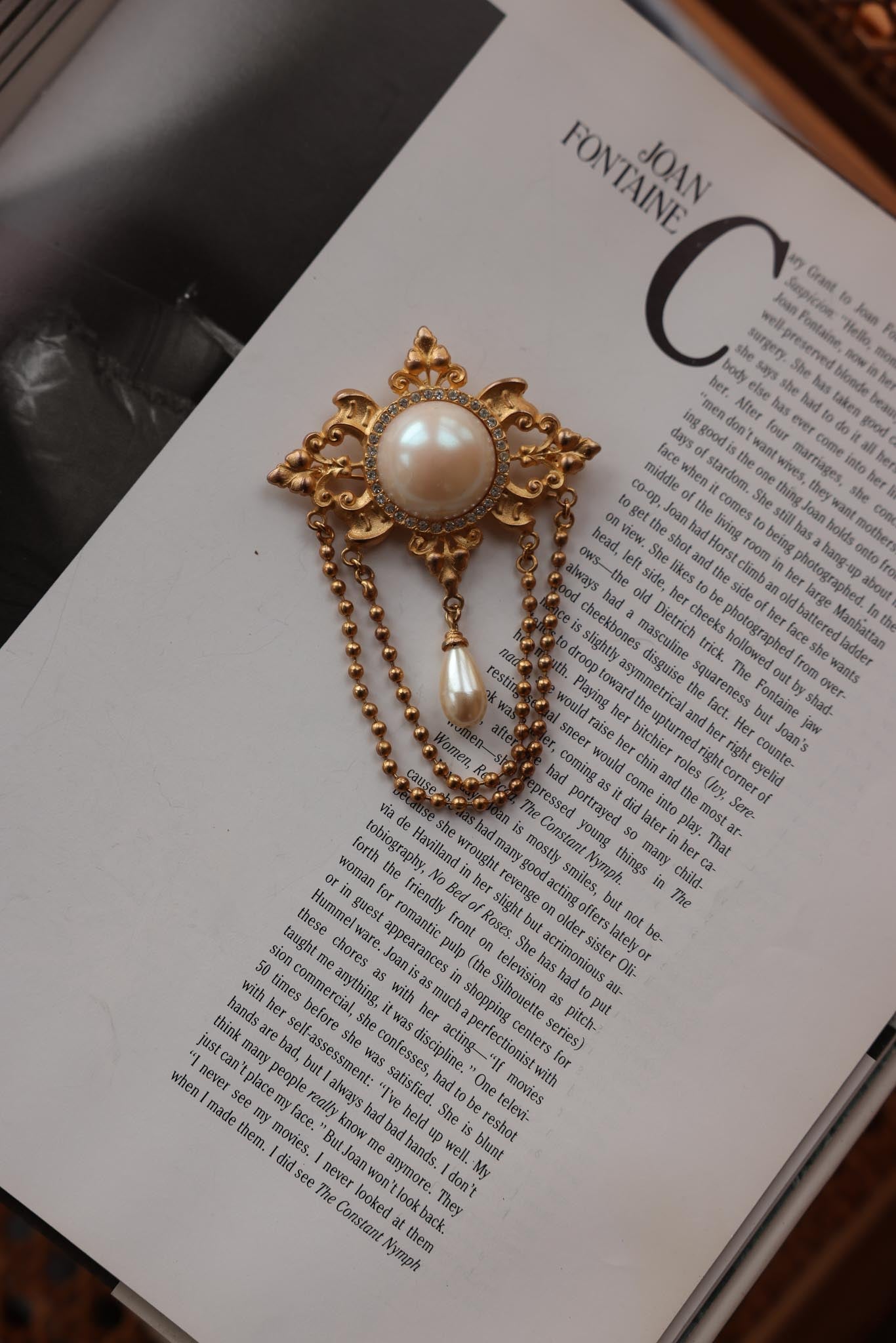 Les Bernard Vintage Baroque Pearl Brooch|Vintage Baazaar 