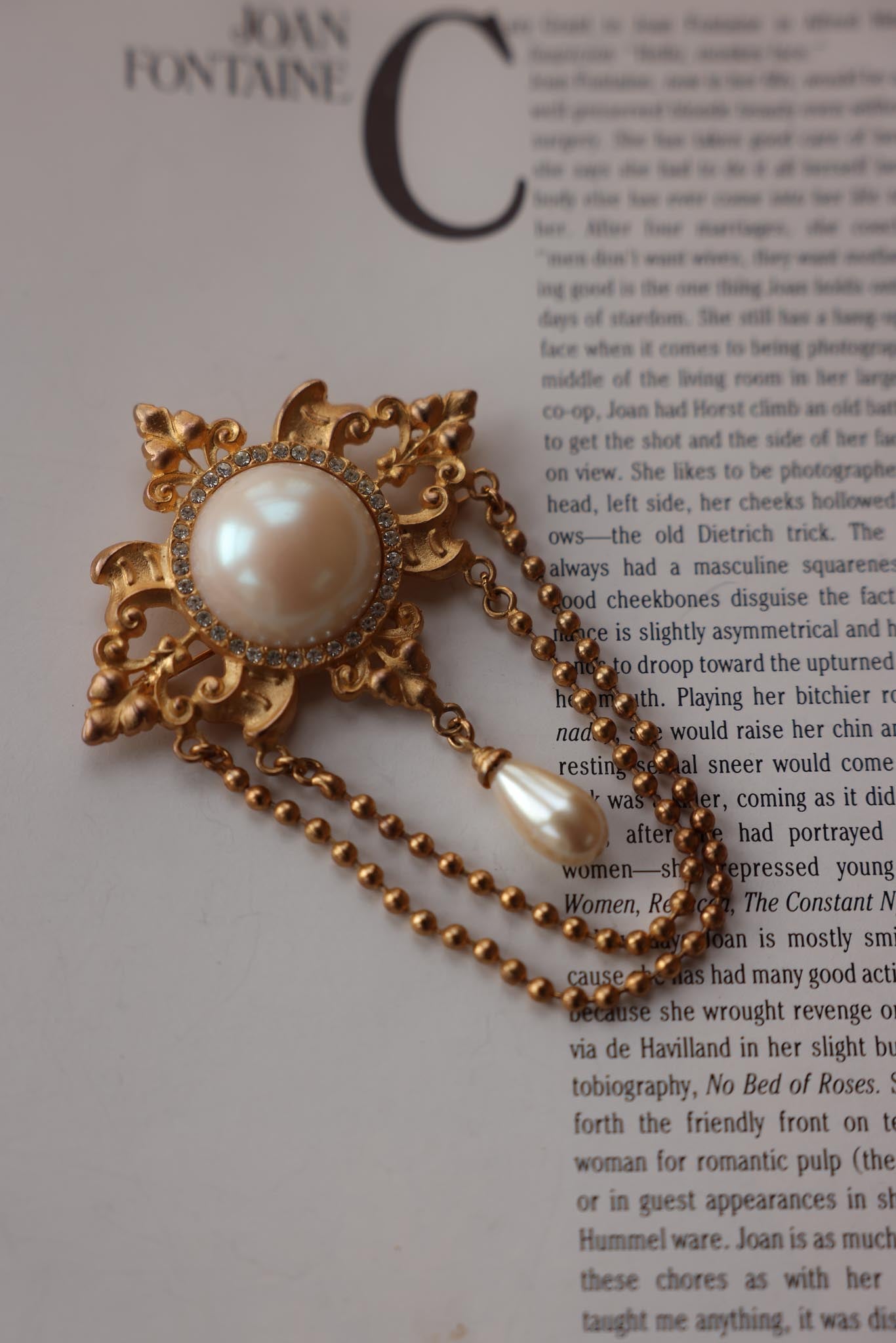Les Bernard Vintage Baroque Pearl Brooch|Vintage Baazaar 