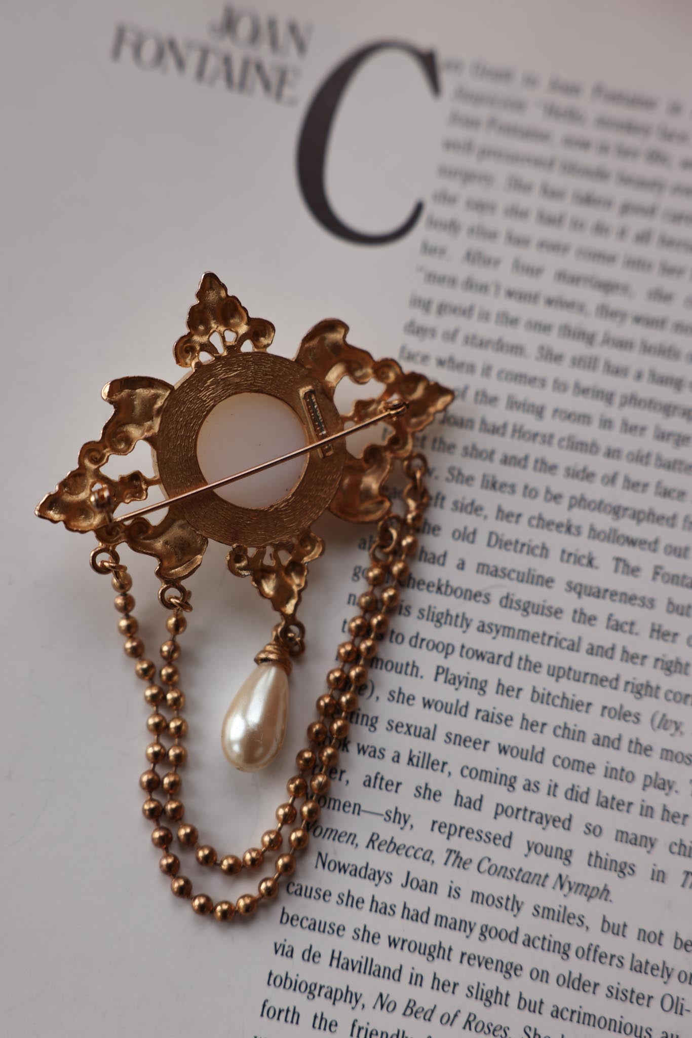 Les Bernard Vintage Baroque Pearl Brooch|Vintage Baazaar 