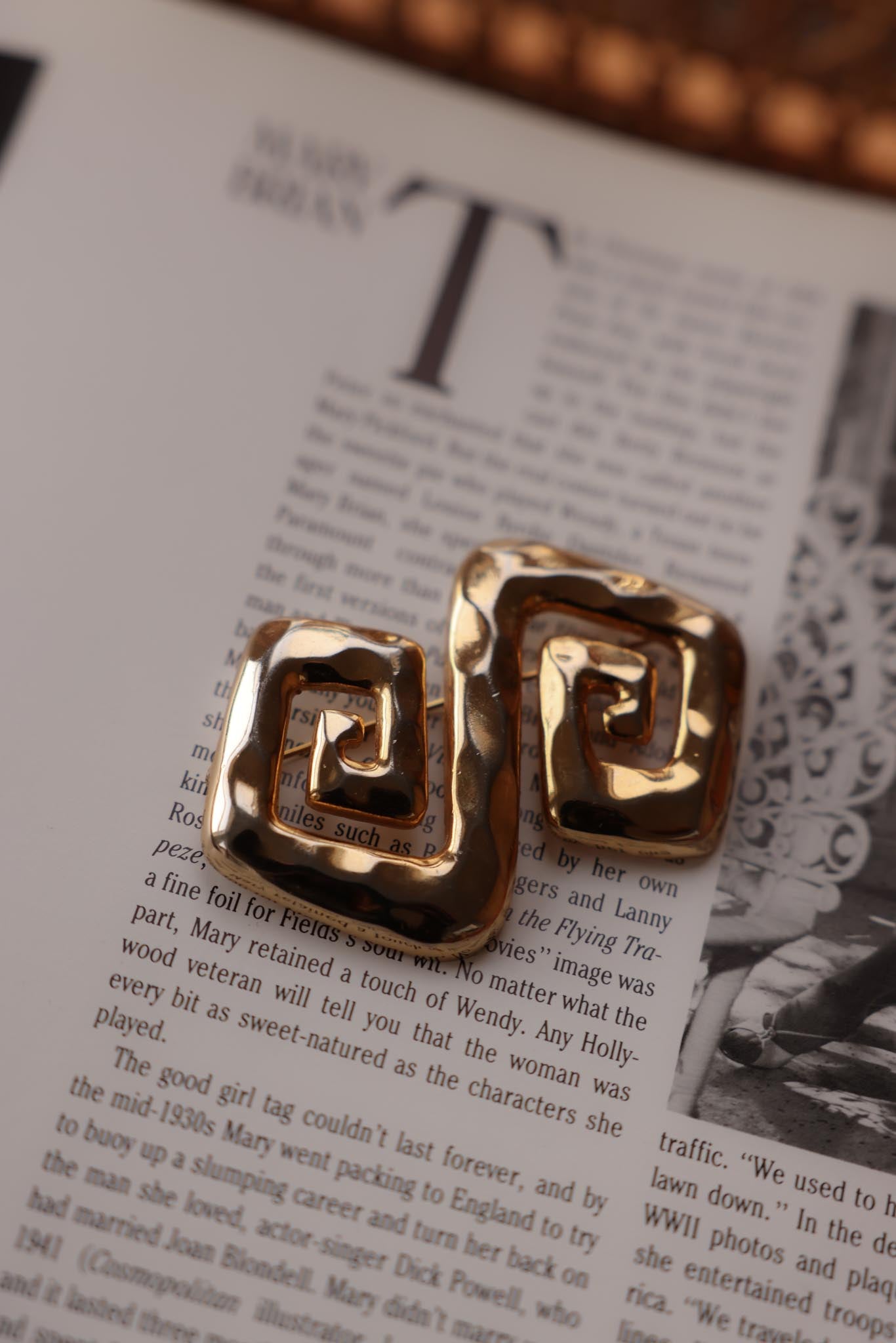 Golden Labyrinth Brooch|Vintage Baazaar 