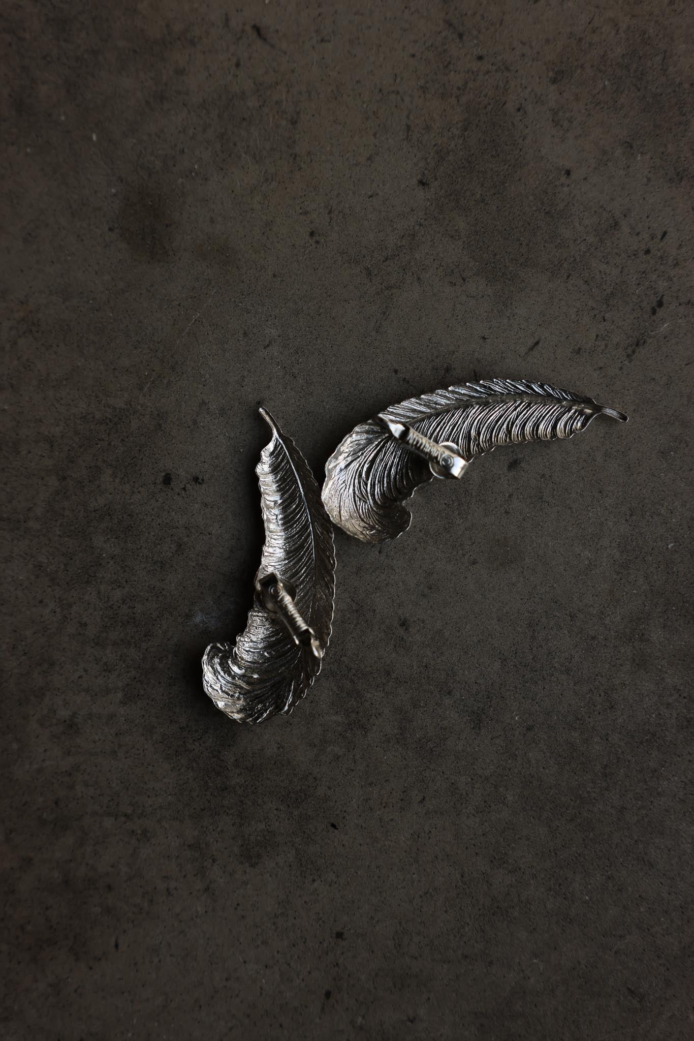 Sarah Cov Silver Feather Clip-On Earrings