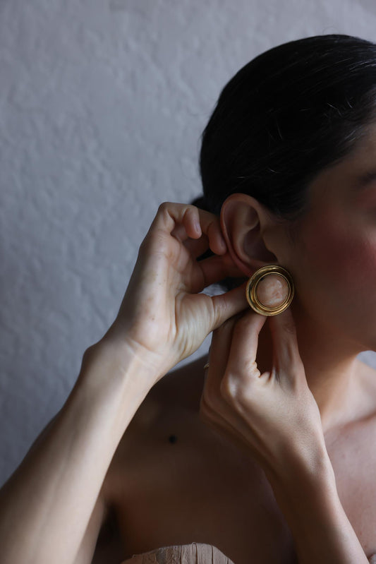 Rosette Shell Clip-On Earrings|Vintage Baazaar 