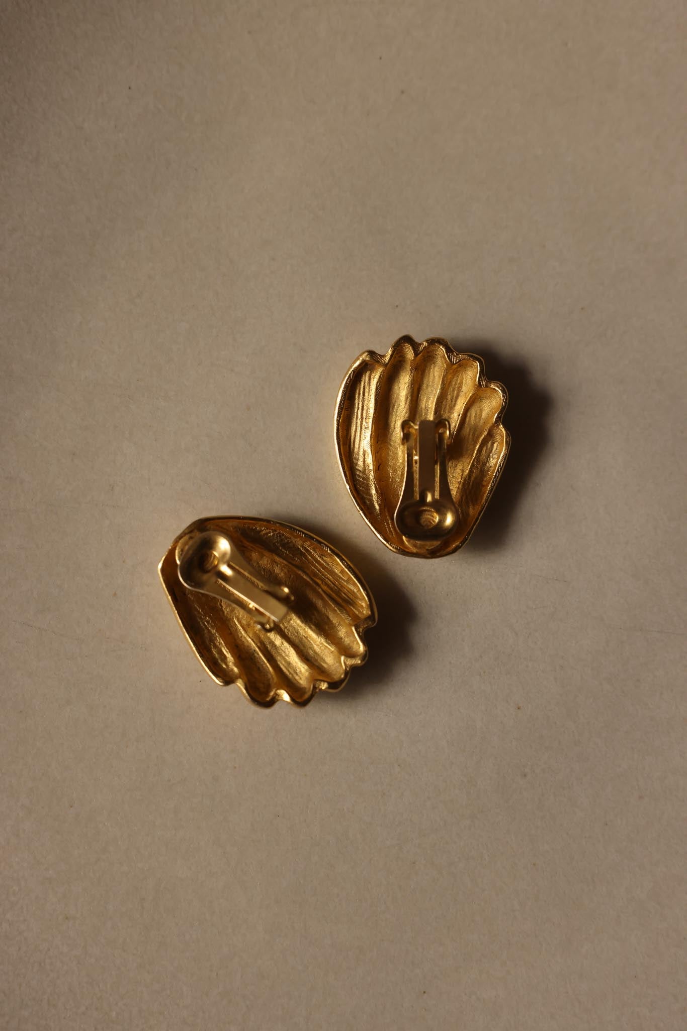 Golden Shell Clip-On Earrings|Vintage Baazaar 
