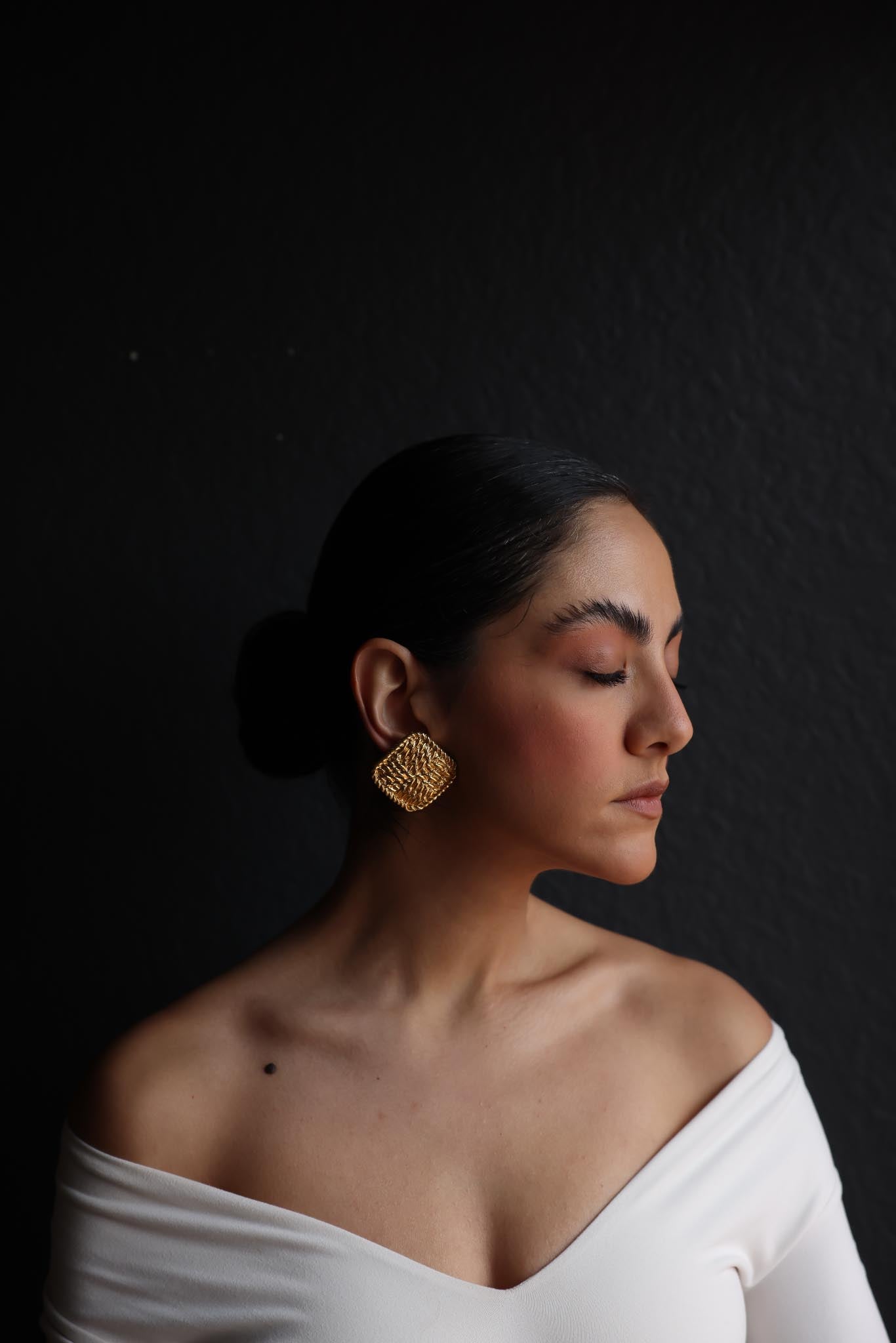 Carlisle Woven Gold Clip-On Earrings|Vintage Baazaar 