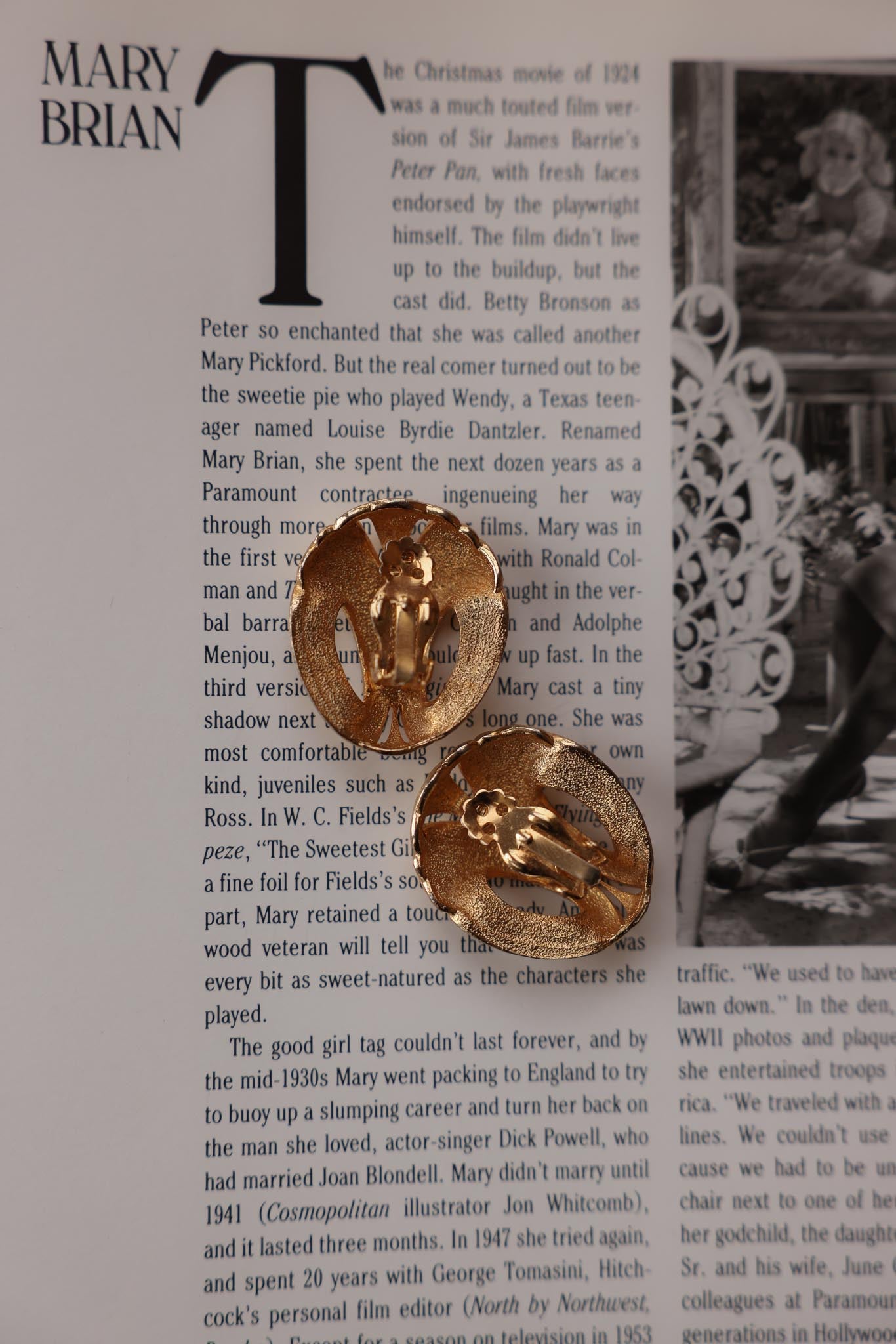 Golden Swirl Clip-On Earrings|Vintage Baazaar 