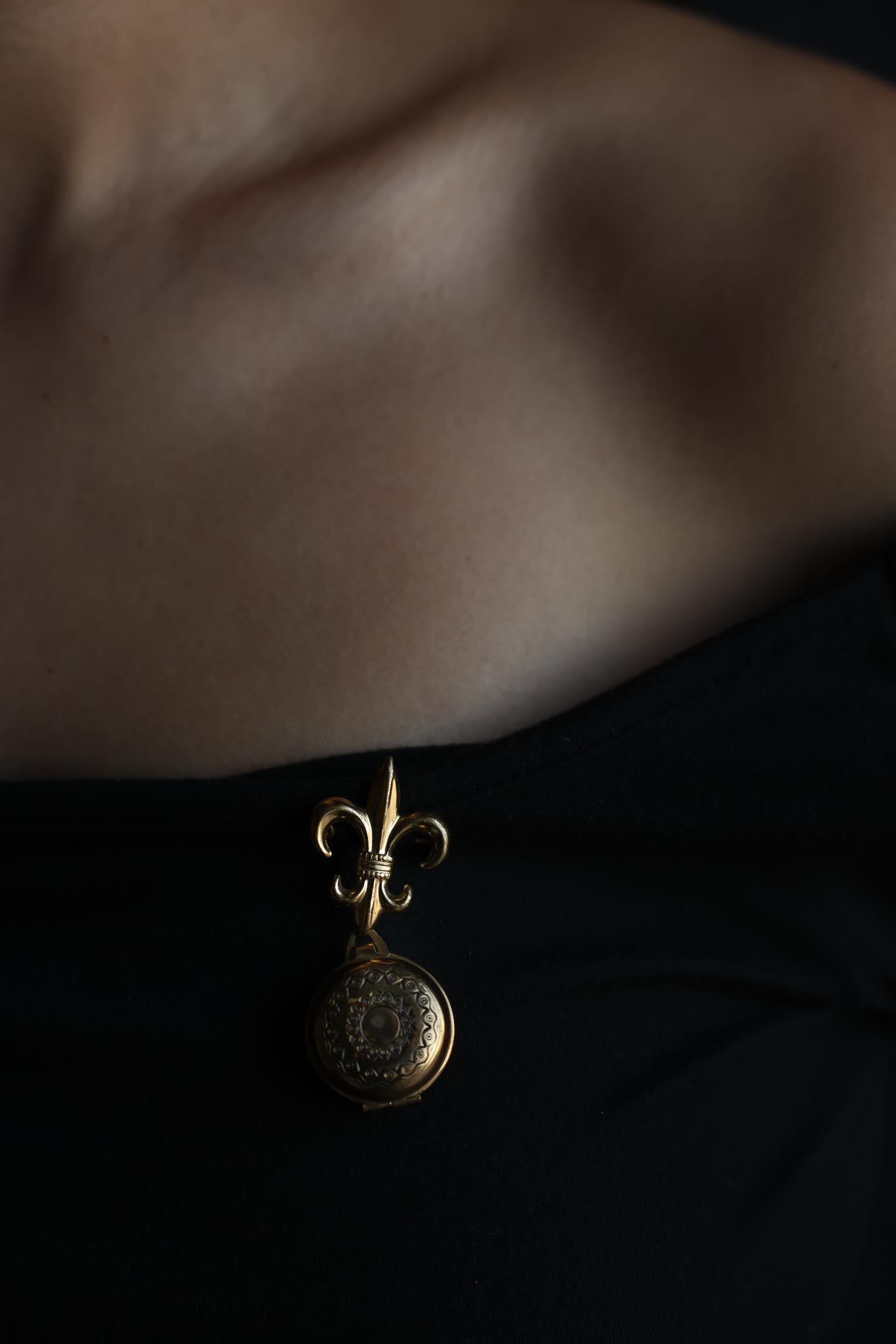 Fleur-de-Lis Gold Locket Brooch