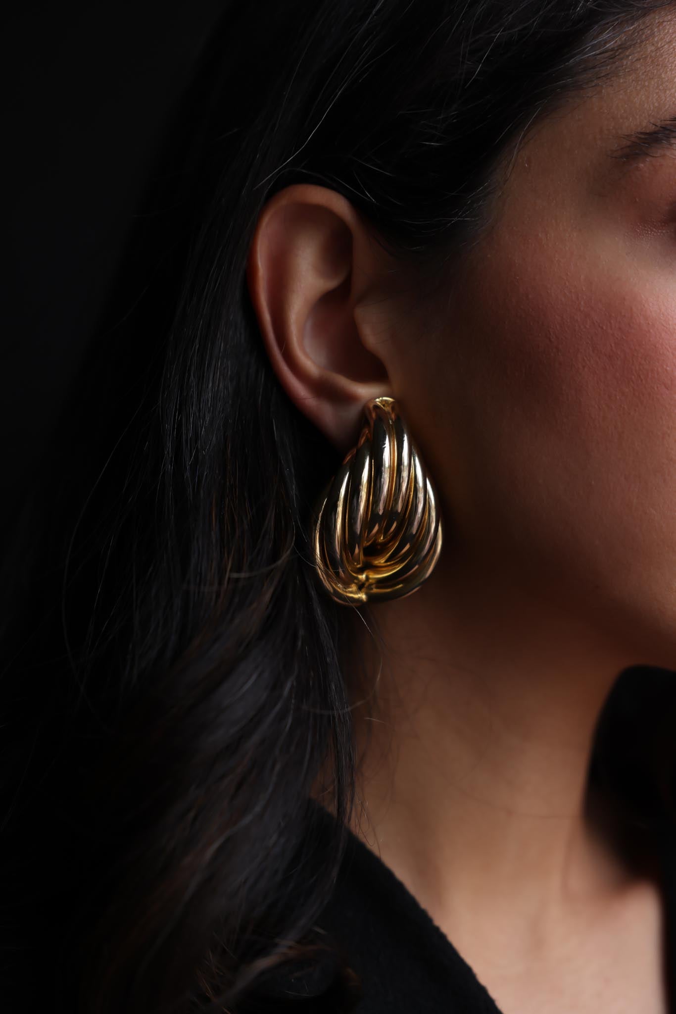 Golden Swirl Hoop Earrings|Vintage Baazaar 