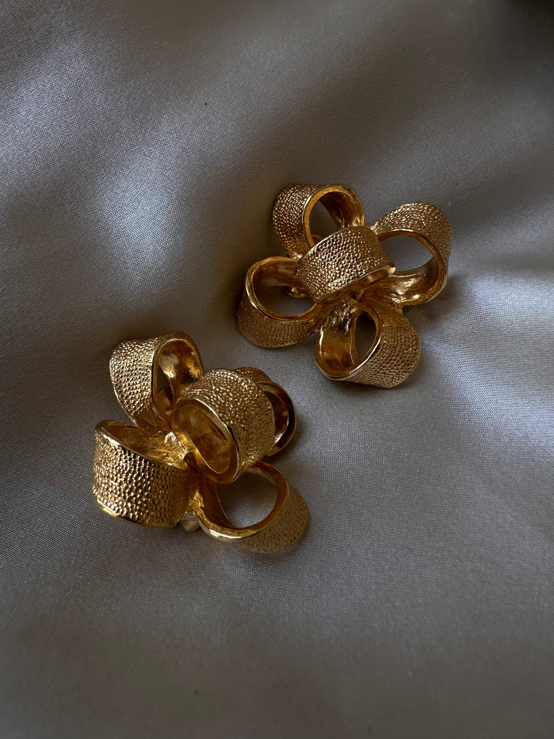 Golden Ribbon Earrings|Vintage Baazaar 