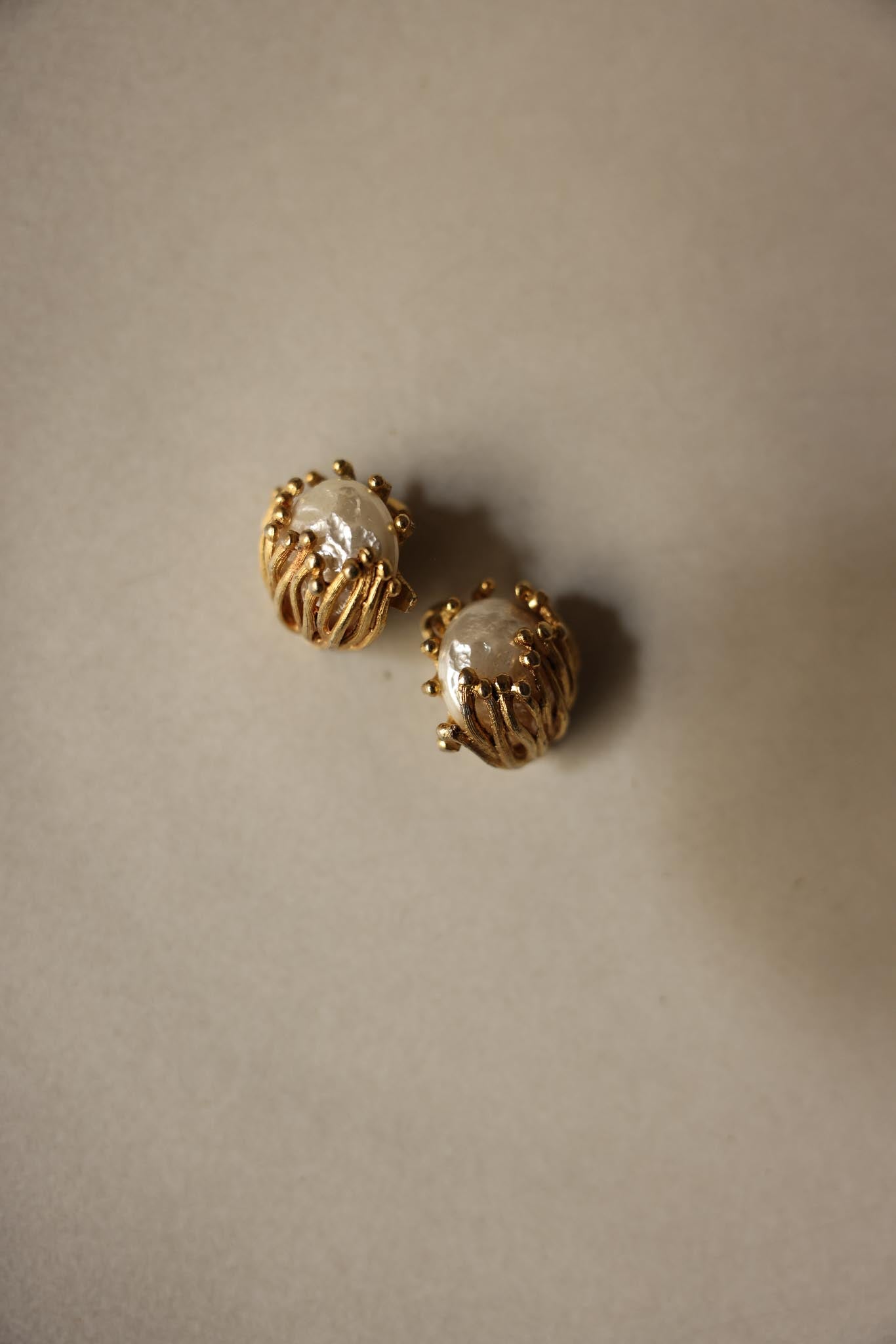 Golden Nest Clip-On Earrings|Vintage Baazaar 