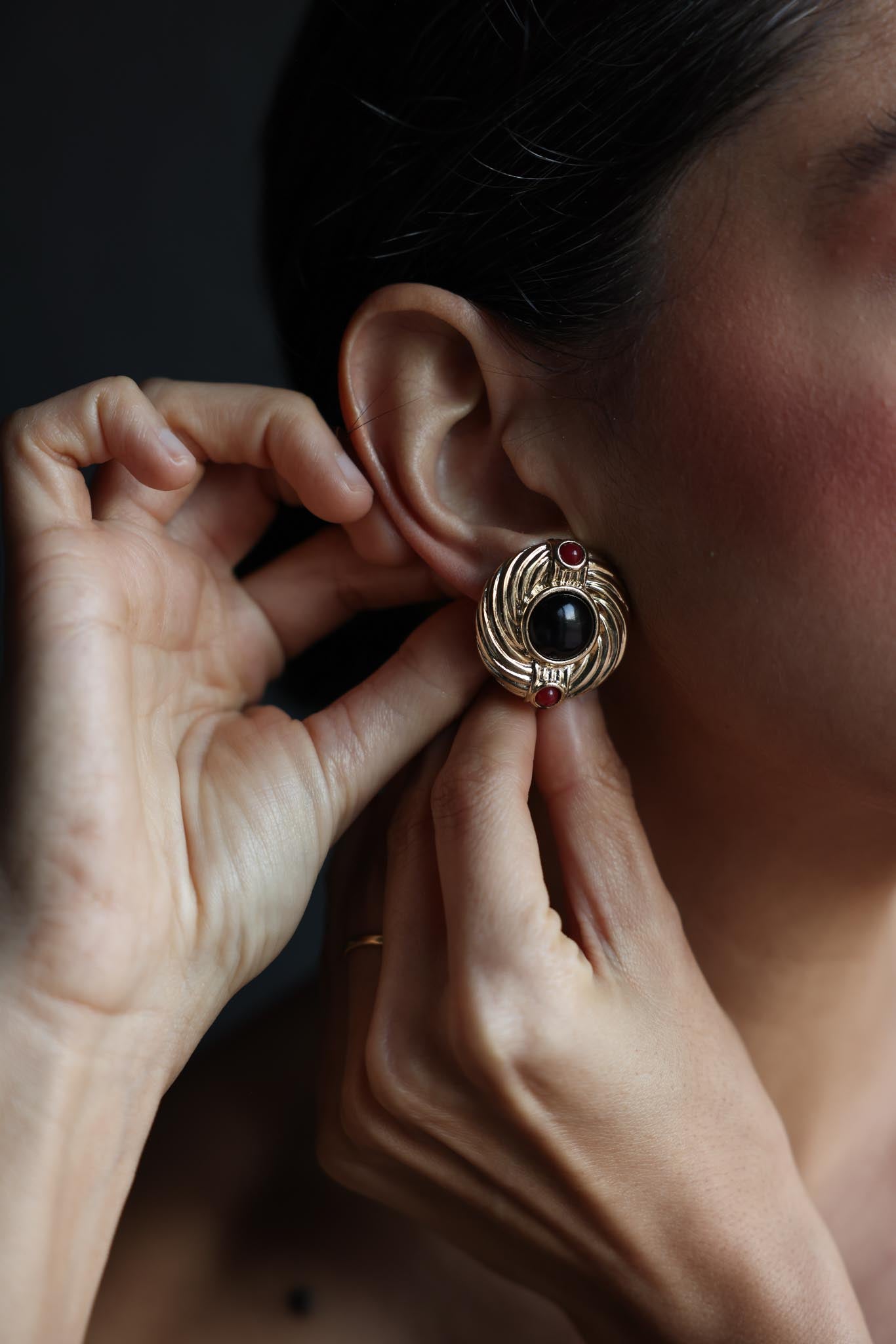 Cabochon Swirl Clip-On Earrings|Vintage Baazaar 