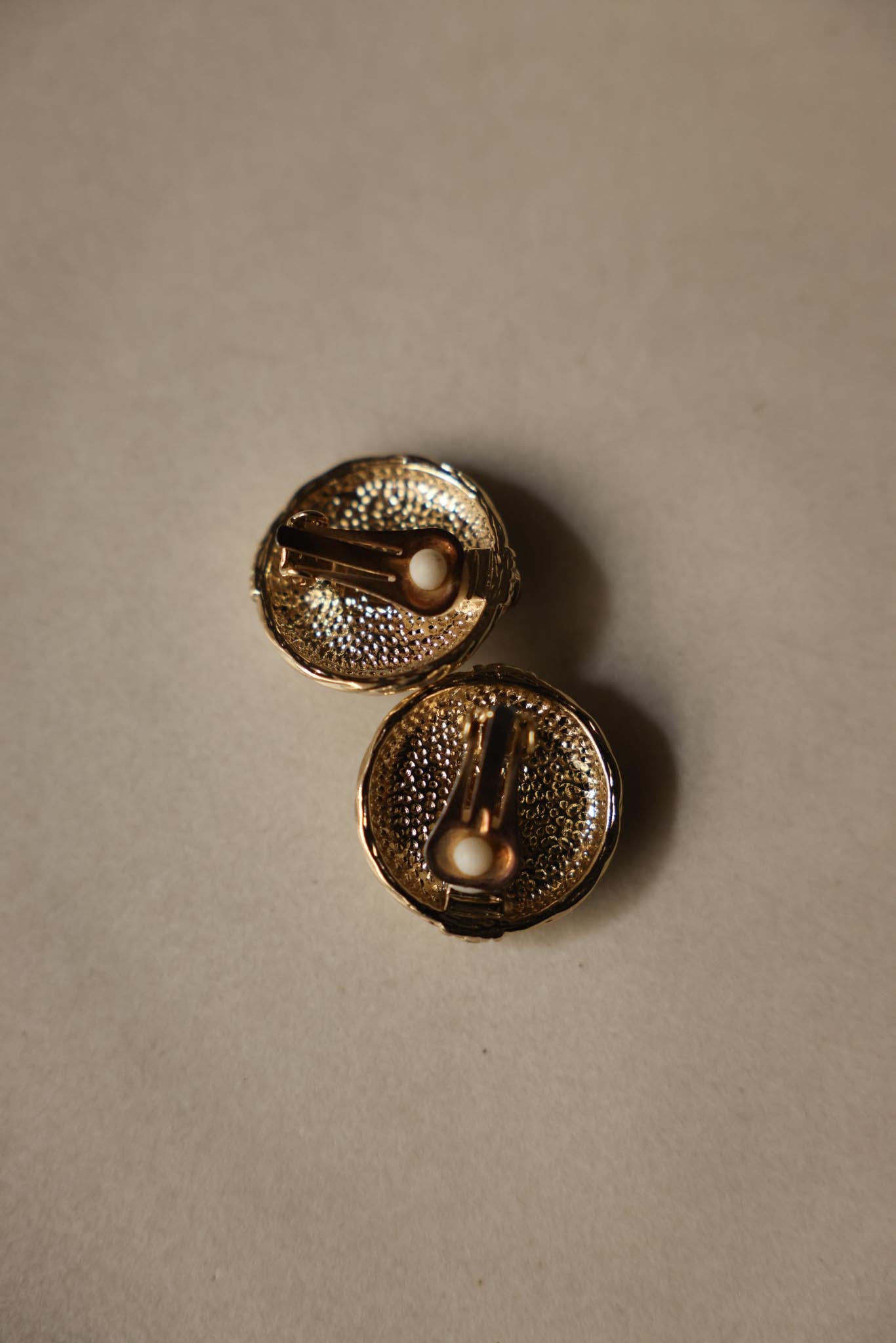 Cabochon Swirl Clip-On Earrings|Vintage Baazaar 