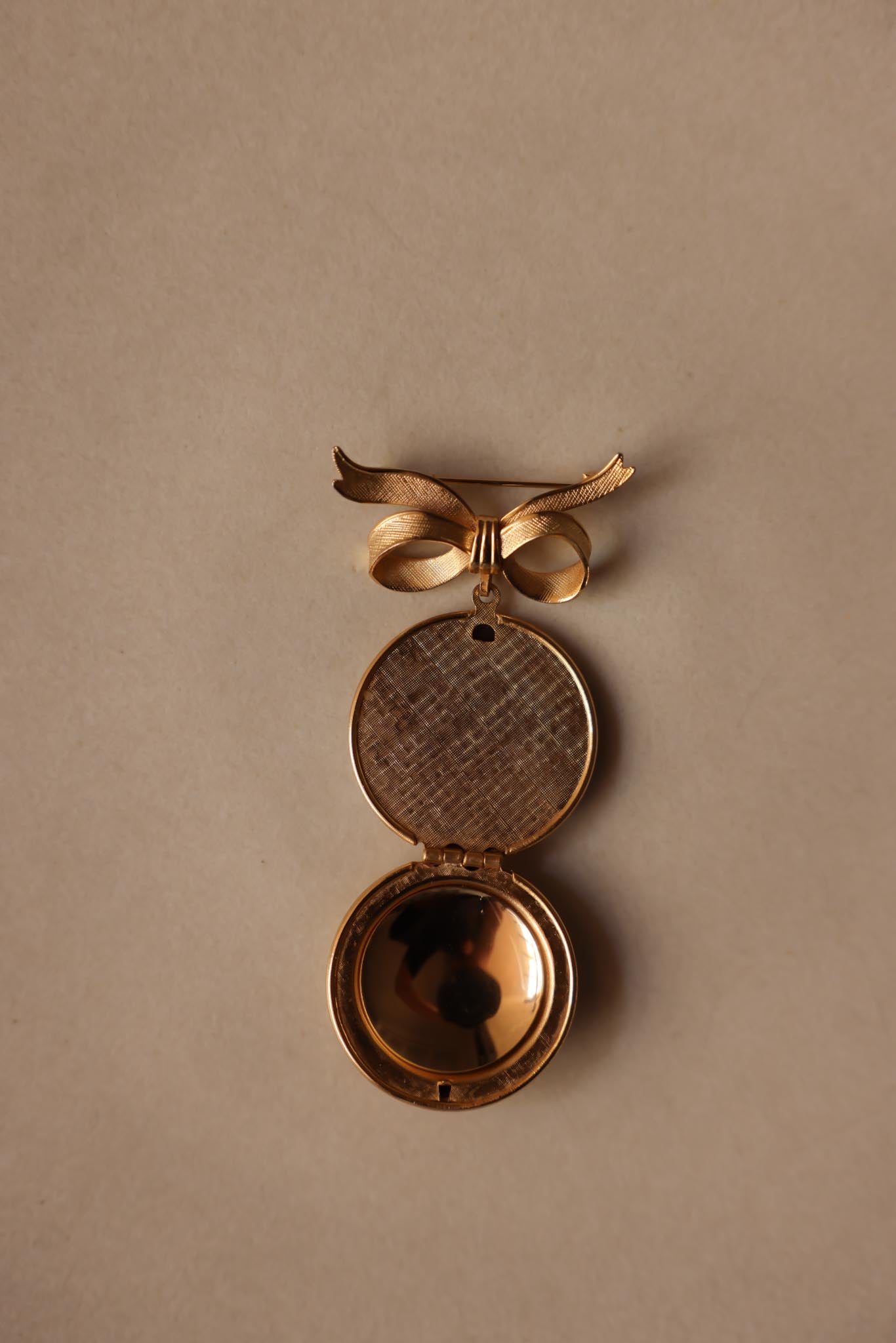 Gold Bow Locket Brooch|Vintage Baazaar 