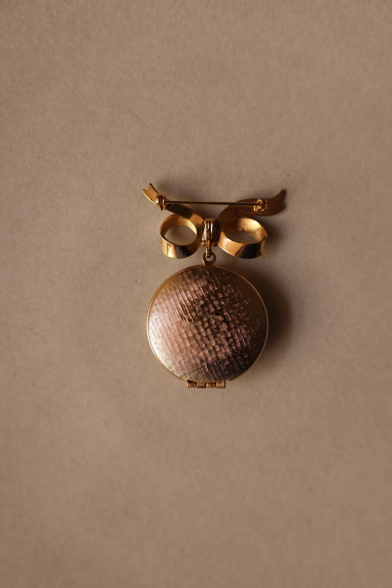 Gold Bow Locket Brooch|Vintage Baazaar 