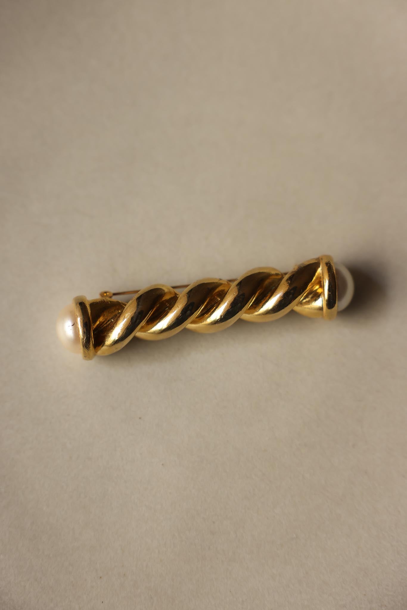 Golden Twist Brooch with Faux Pearls|Vintage Baazaar 