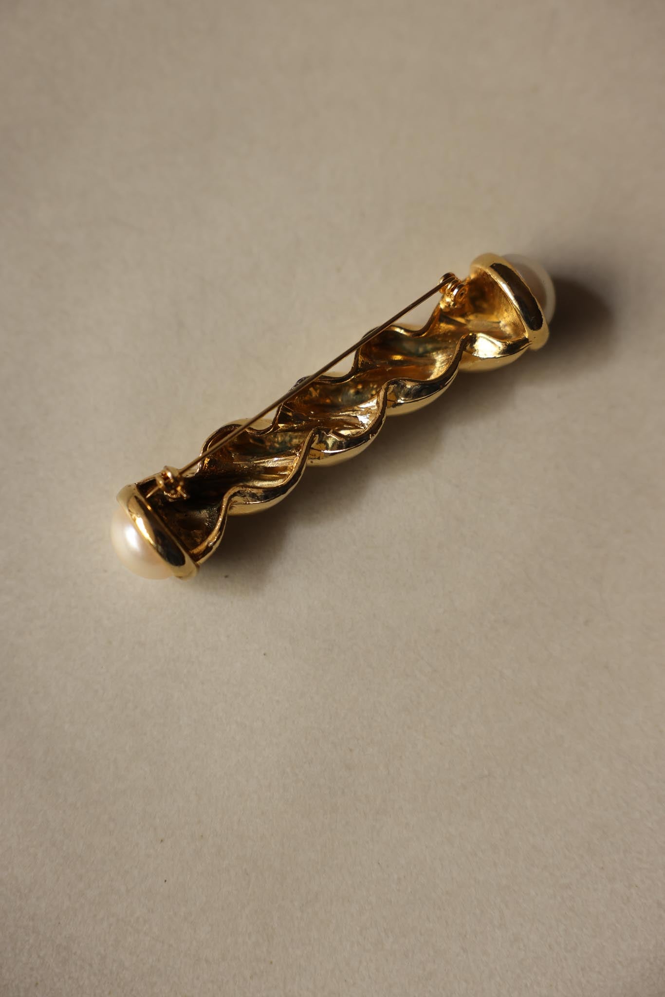 Golden Twist Brooch with Faux Pearls|Vintage Baazaar 